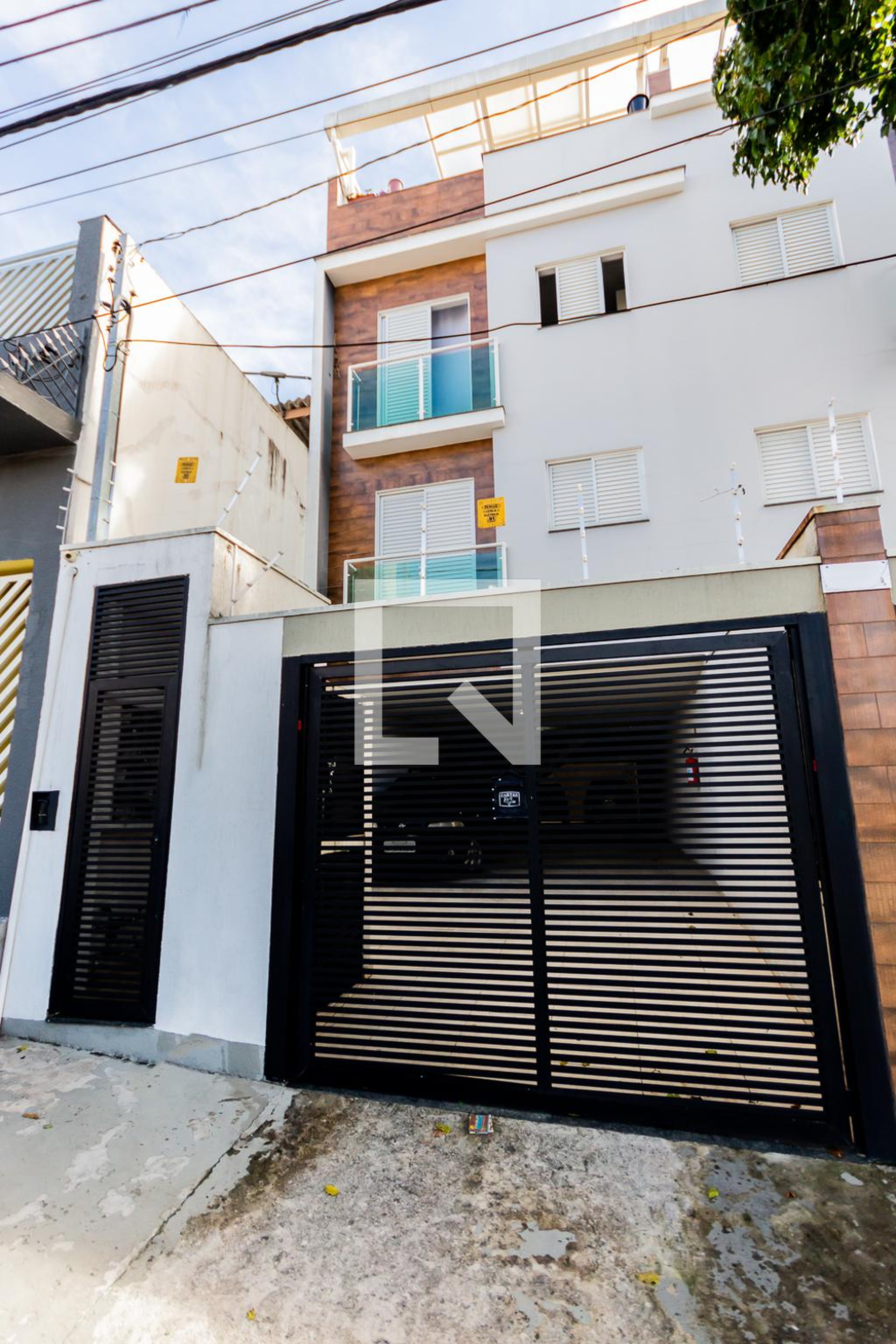 Fachada Condomínio em Rua Tomás Antônio Gonzaga, 58