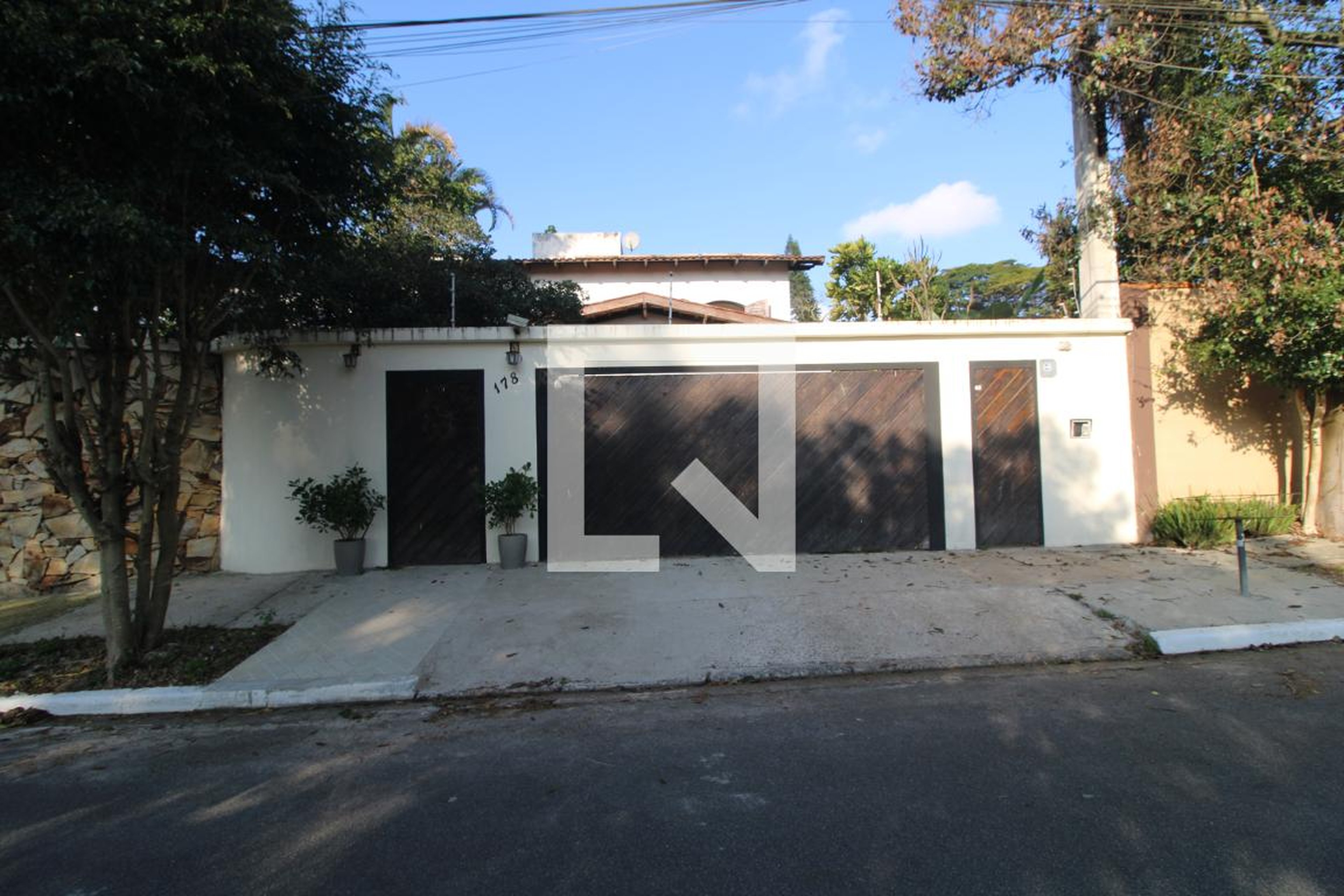 Fachada Condomínio em Rua General Gaudie Ley, 288