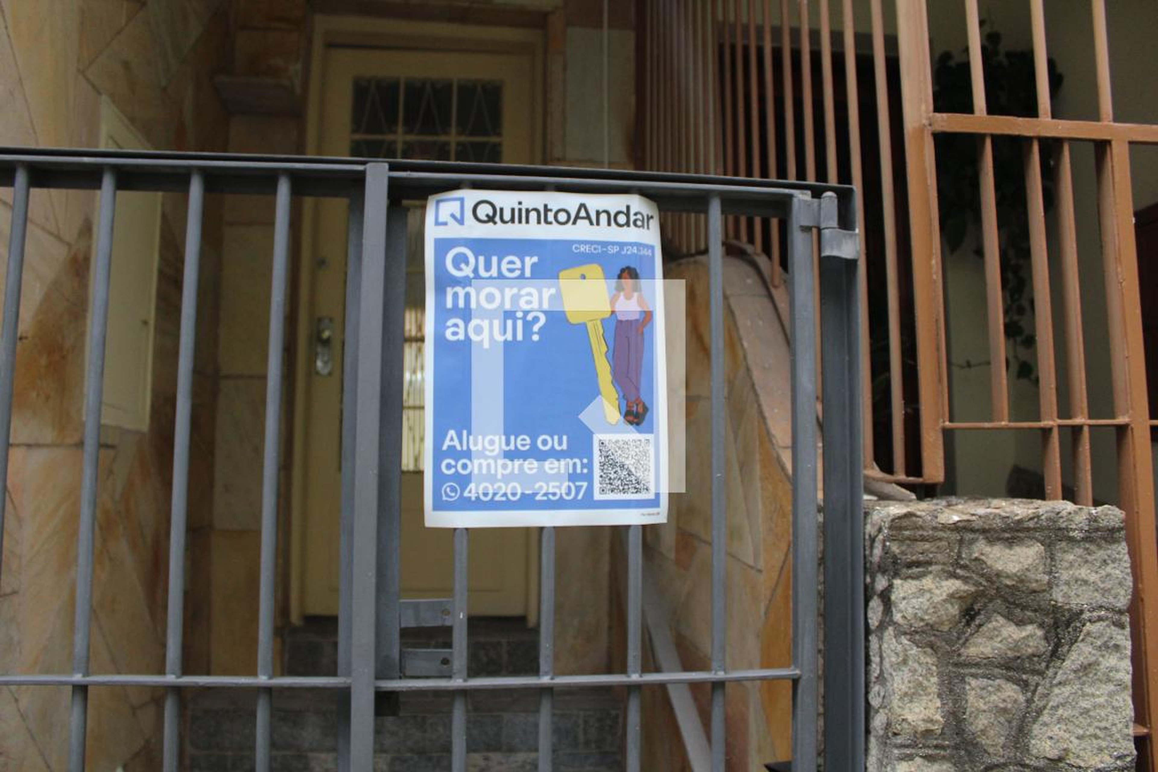 Fachada Condomínio em R. Dr. Augusto de Miranda, 1077