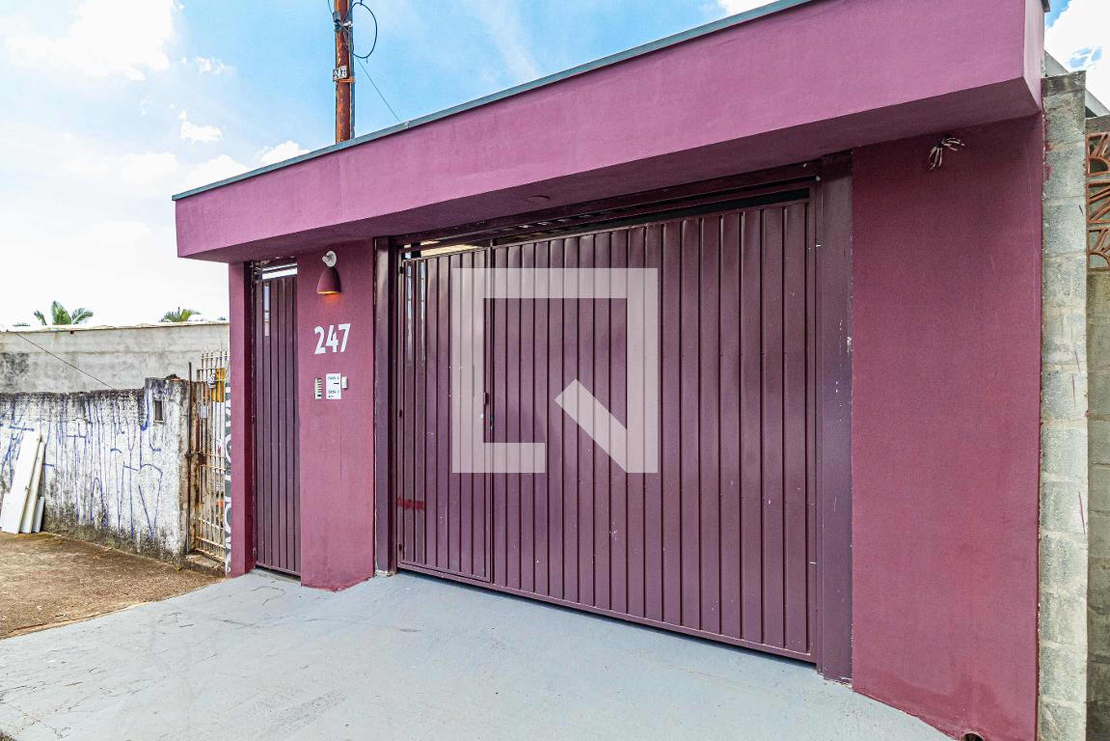 Fachada Condomínio em Rua Afonso Vaz, 247