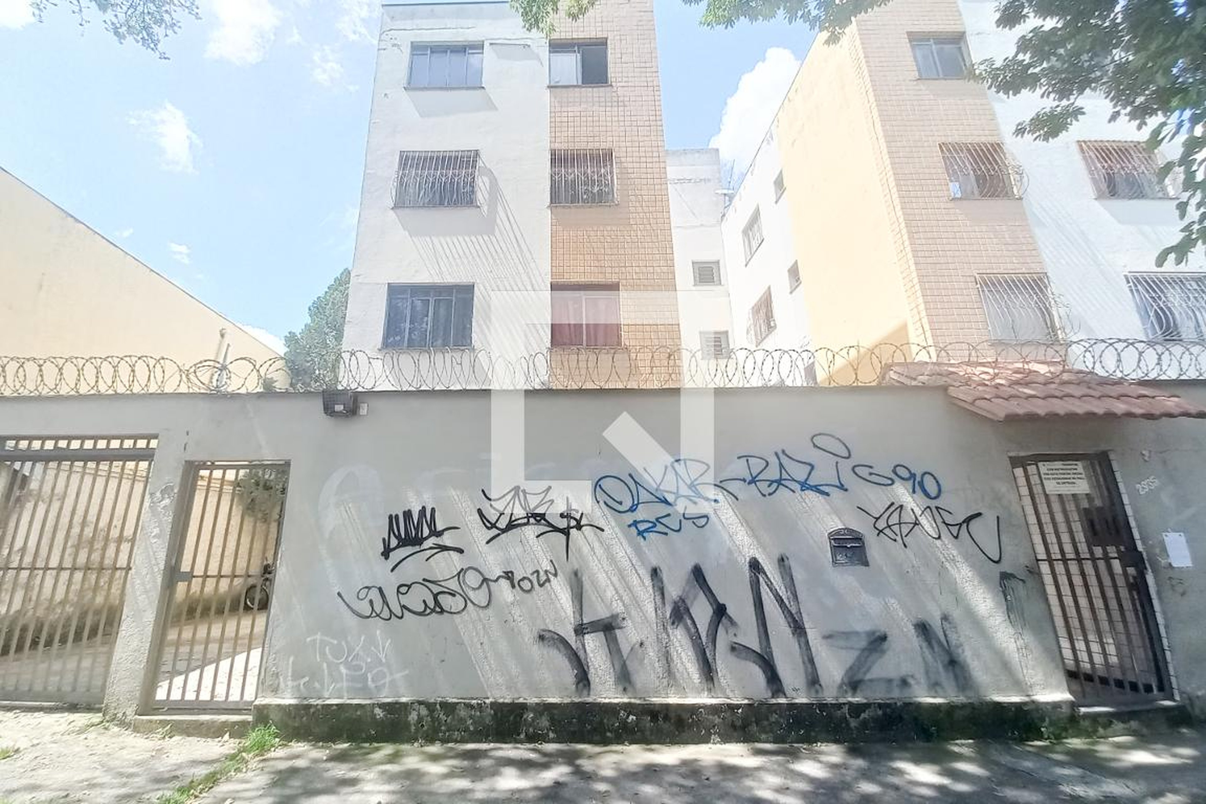 Fachada Condomínio em Rua Padre Pedro Pinto, 2935