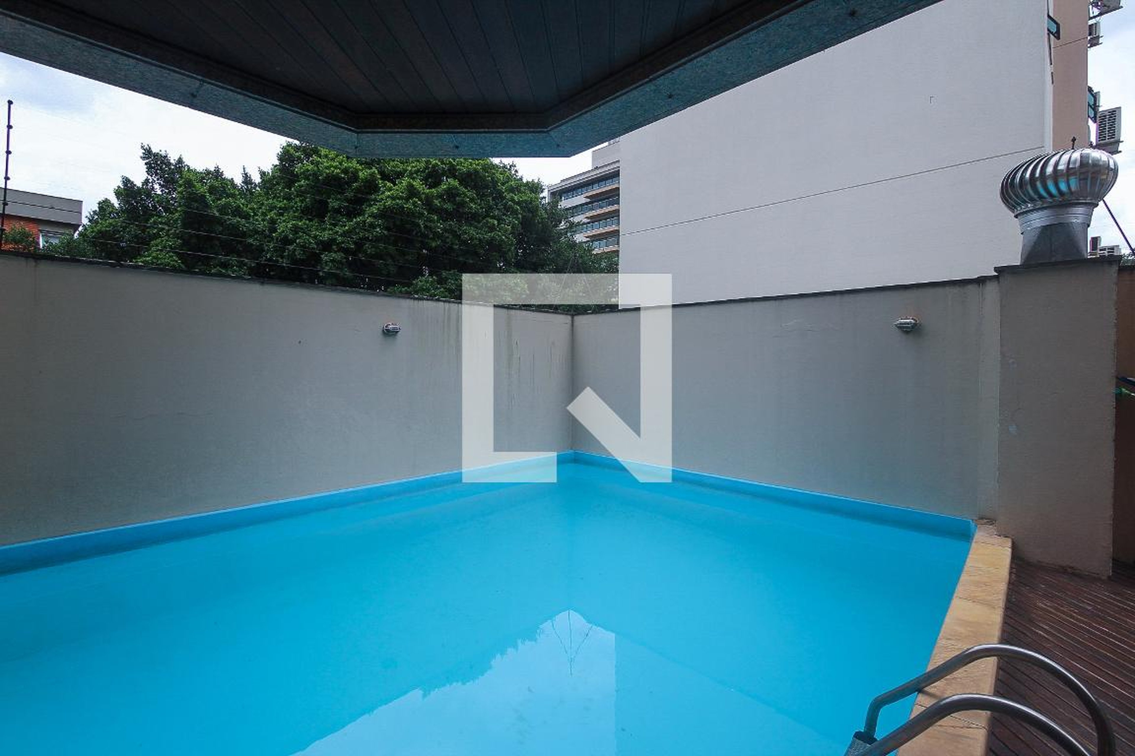 Piscina - Edifício Colina do Parque