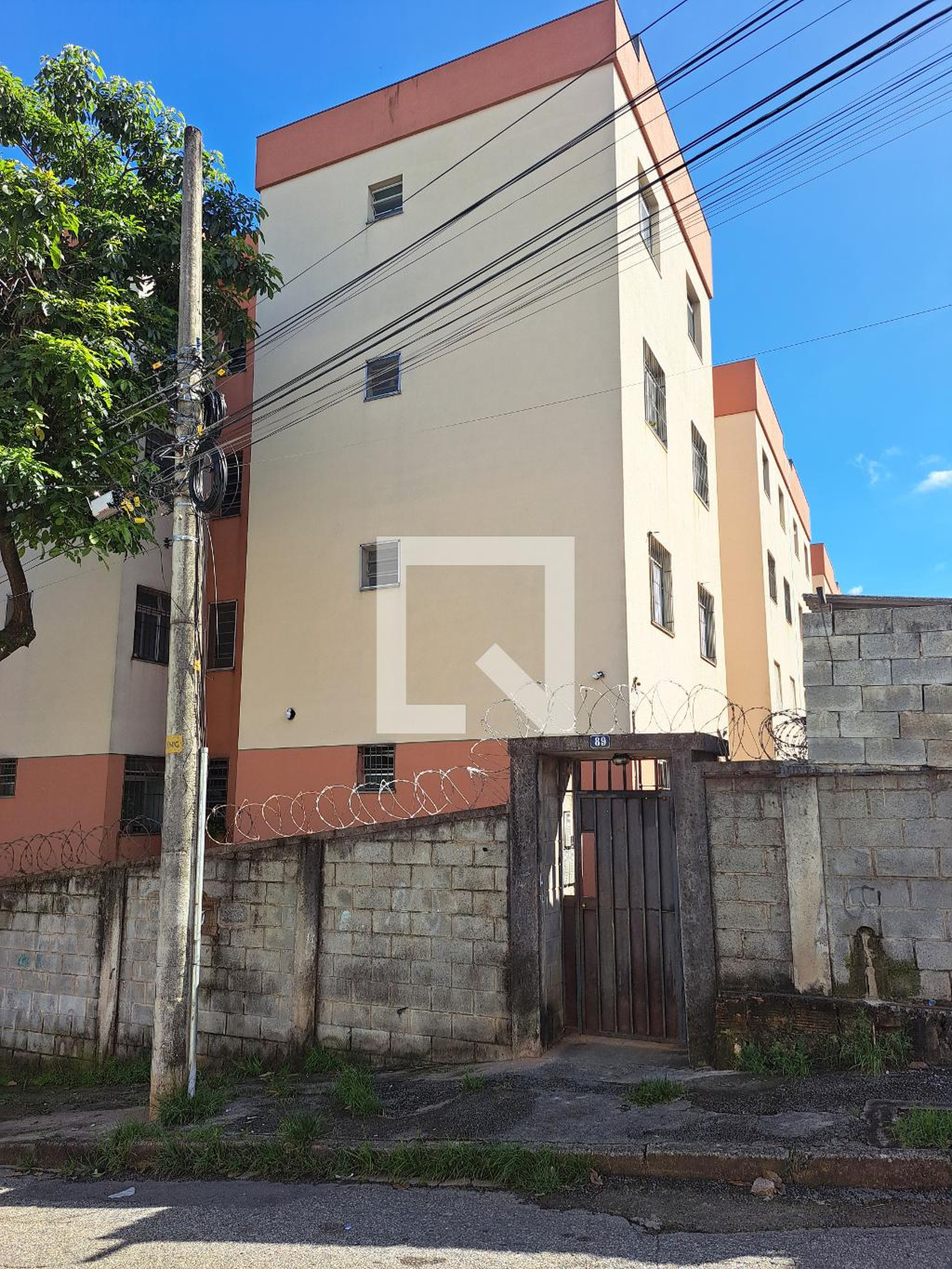 Fachada do Prédio Condomínio em Rua Mogi das Cruzes, 89