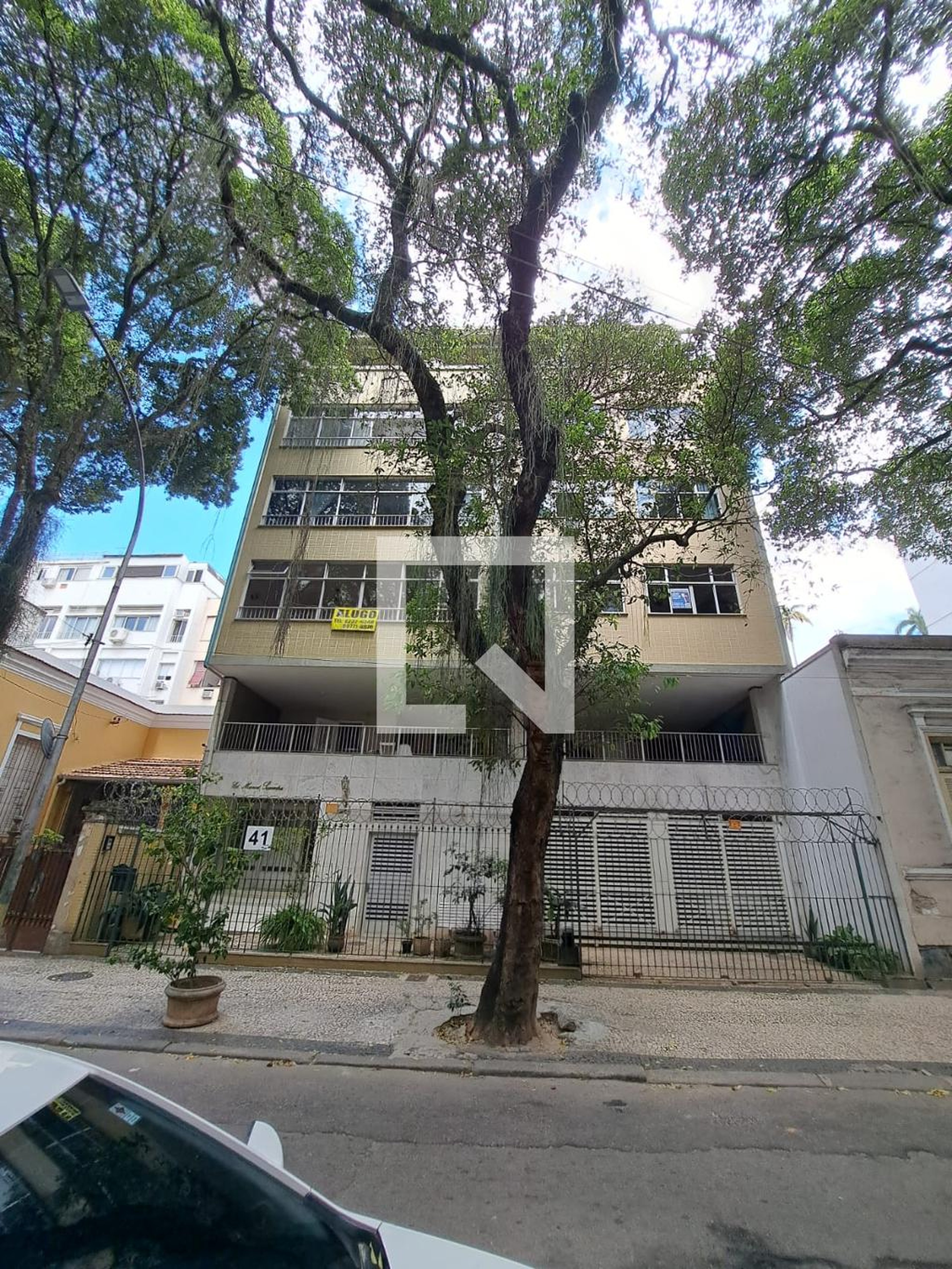 Fachada Condomínio em Rua Coelho Neto, 41