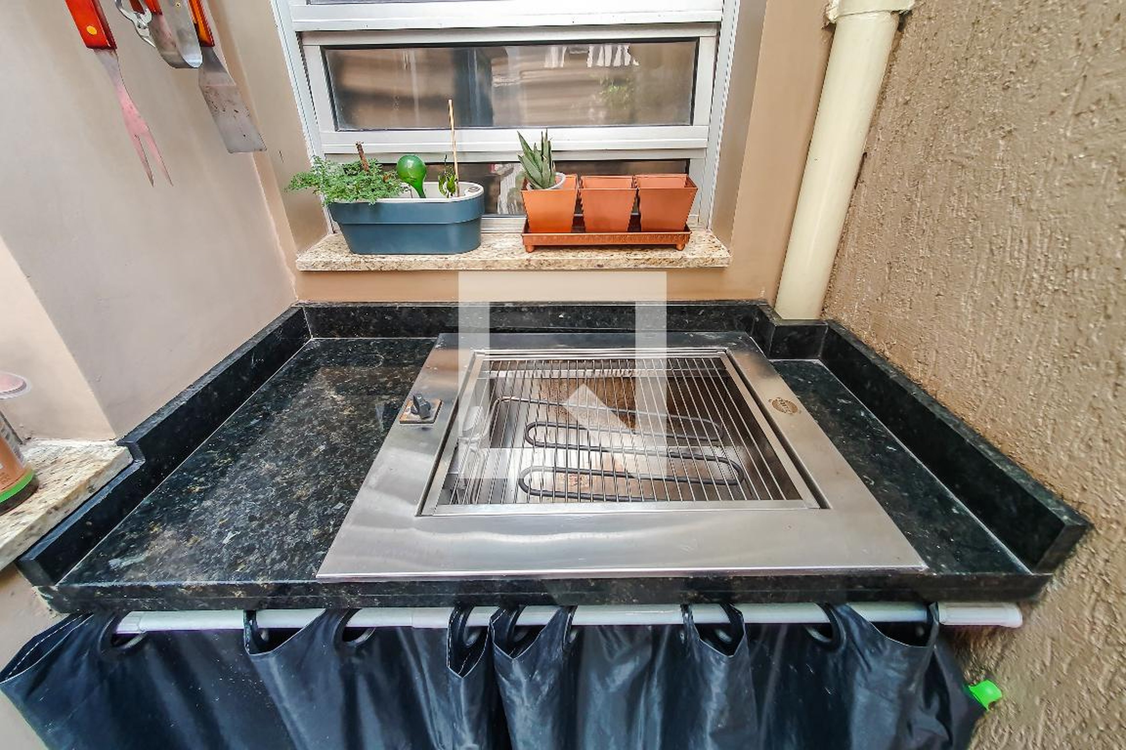 Churrasqueira Condomínio em Rua Júlio de Menezes, 80