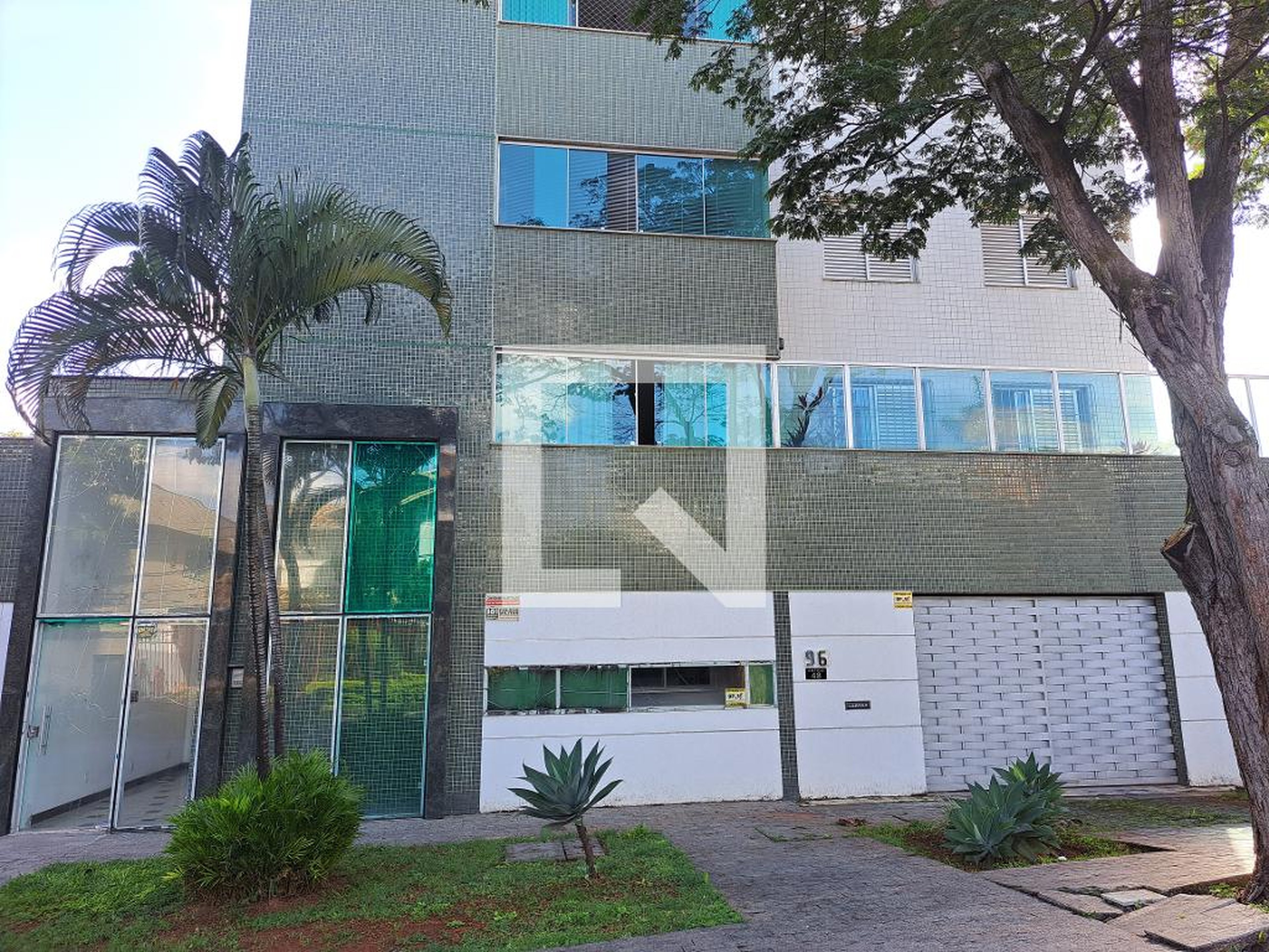 Fachada do prédio Condomínio em Avenida Desembargador Milton dos Reis, 96