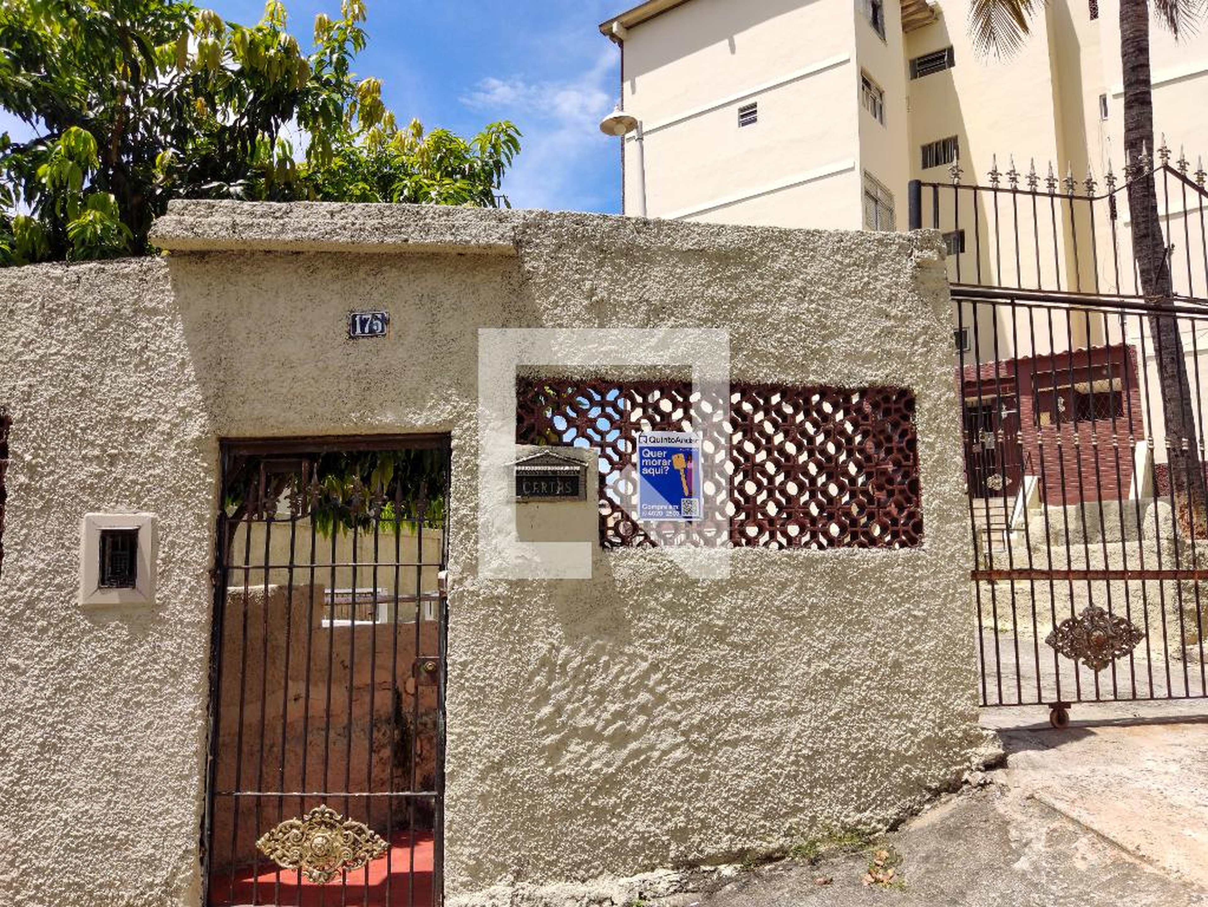 Fachada do Condomínio Condomínio em Rua Antenor Nascentes, 175