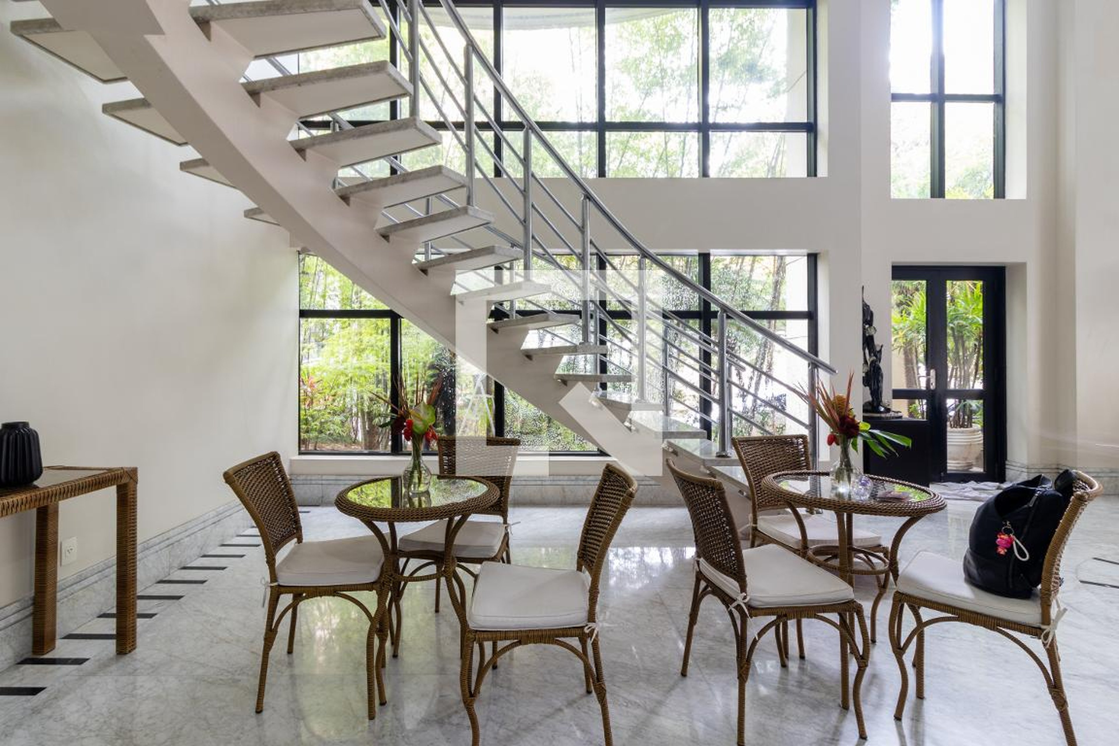 Hall Social - The Palace Flat