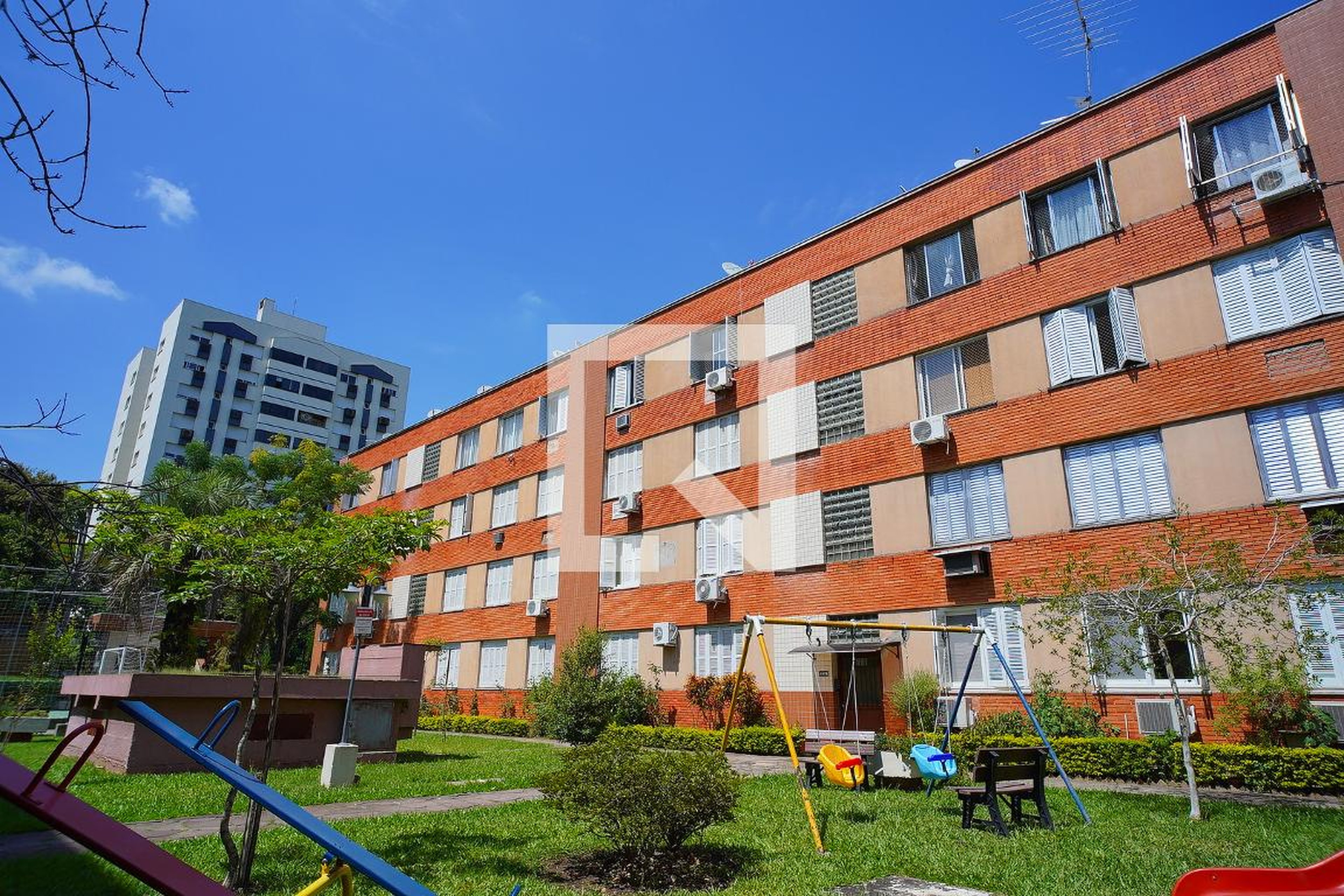 Fachada do Prédio Condomínio em Rua Anita Garibaldi, 1976