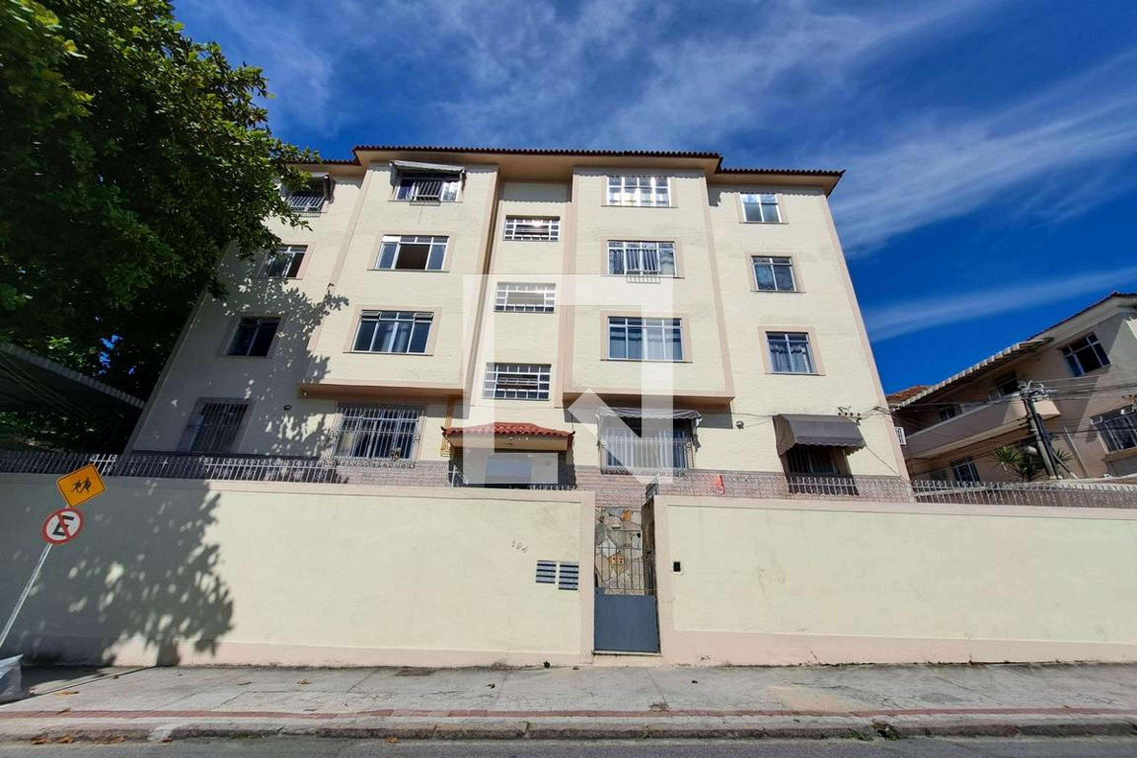 Fachada Condomínio em Rua São Brás, 194
