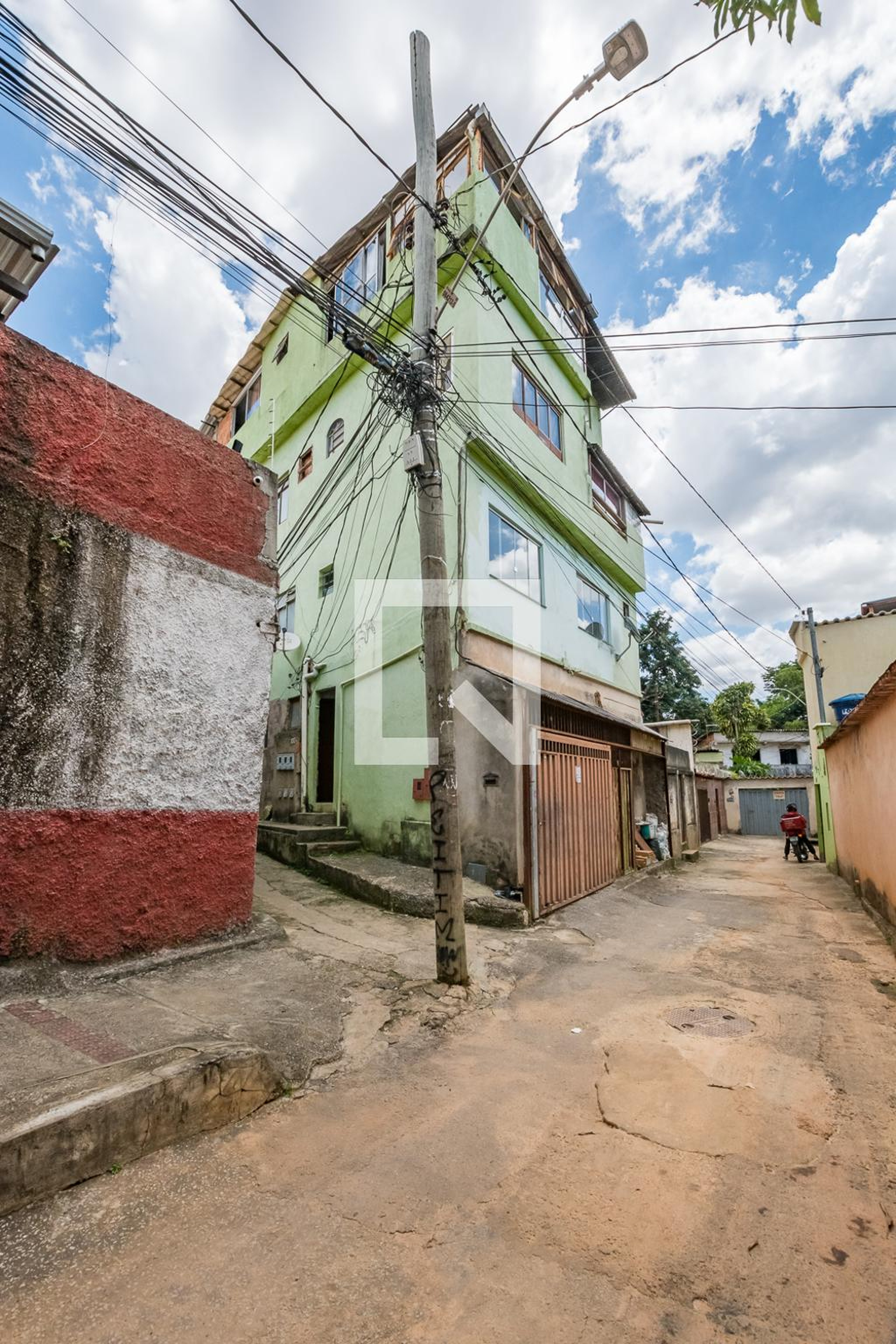 Fachada Condomínio em Rua Gilberto Porto, 135