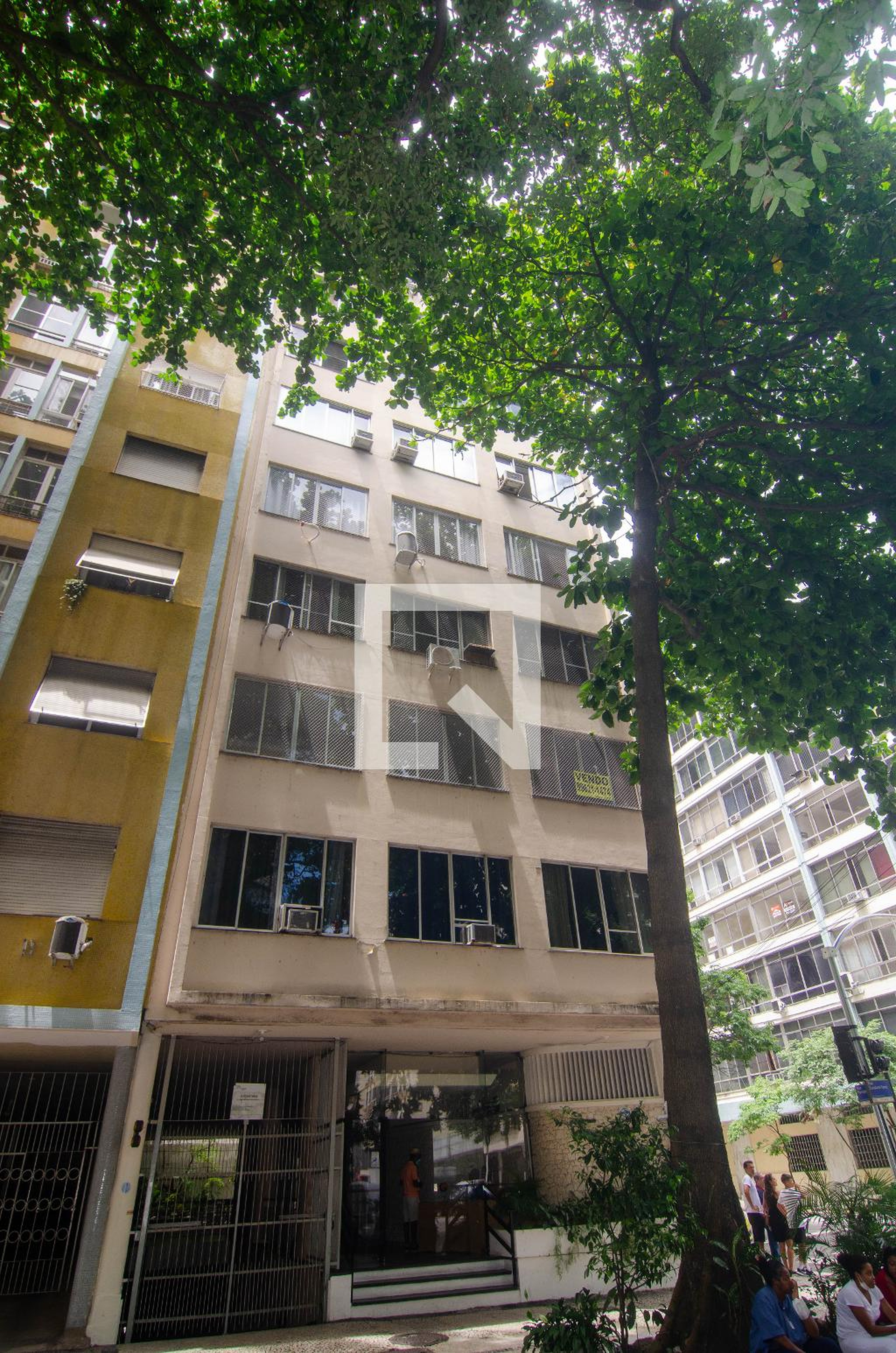 Fachada Condomínio em Rua Constante Ramos, 162