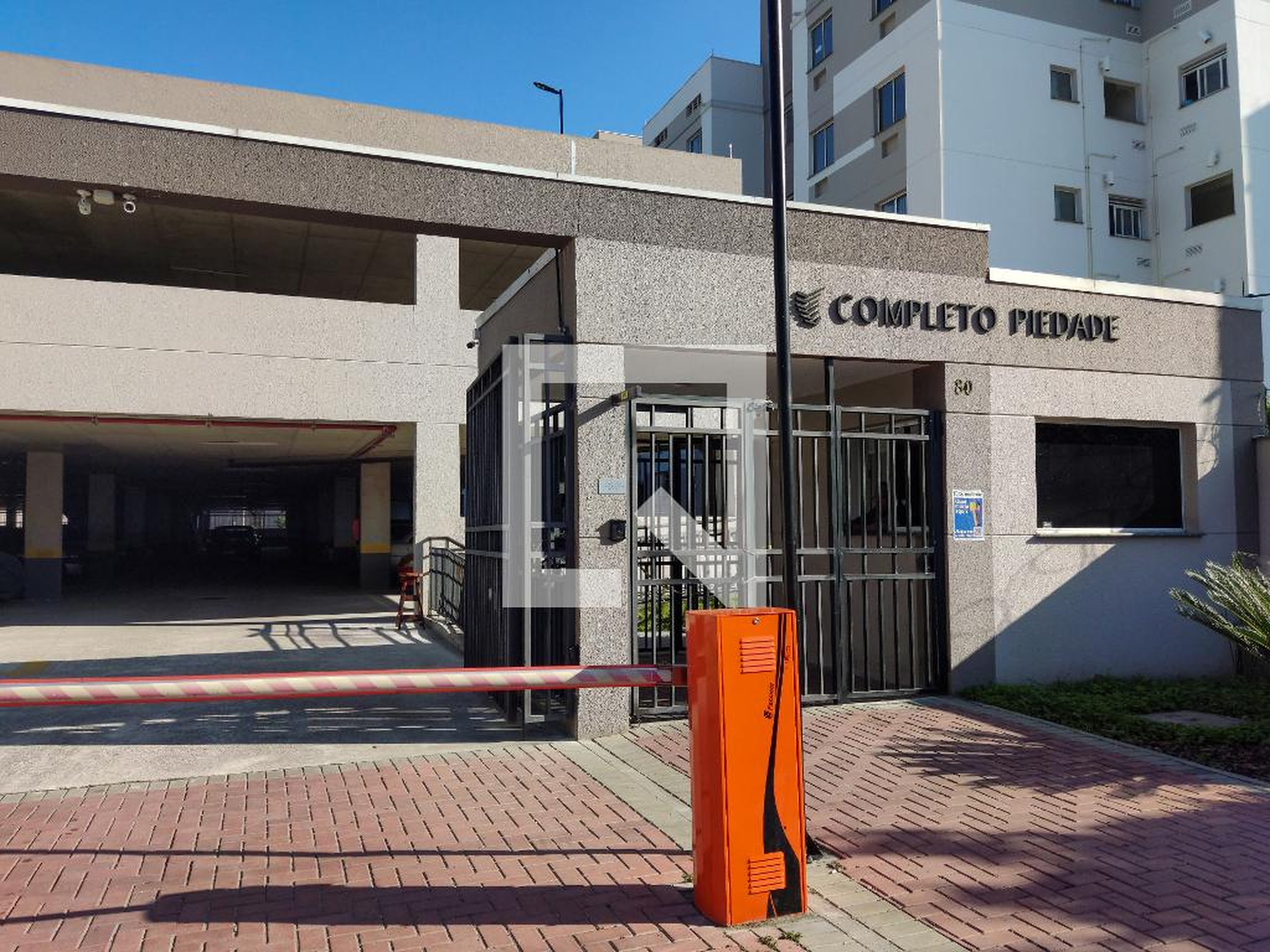 Fachada do Condomínio Condomínio em Rua Assis Carneiro, 160