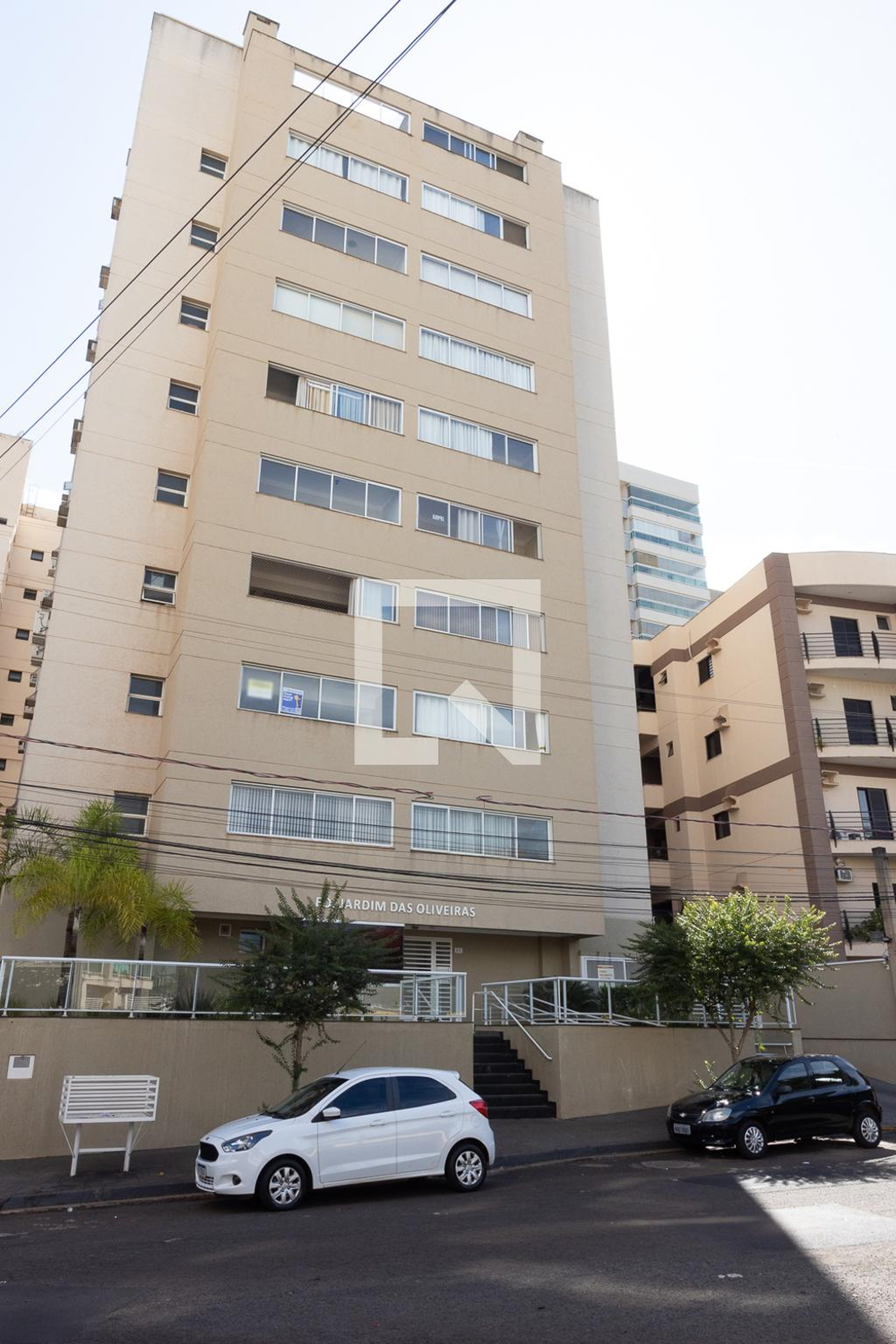 Fachada Condomínio em Rua Odair de Oliveira, 85