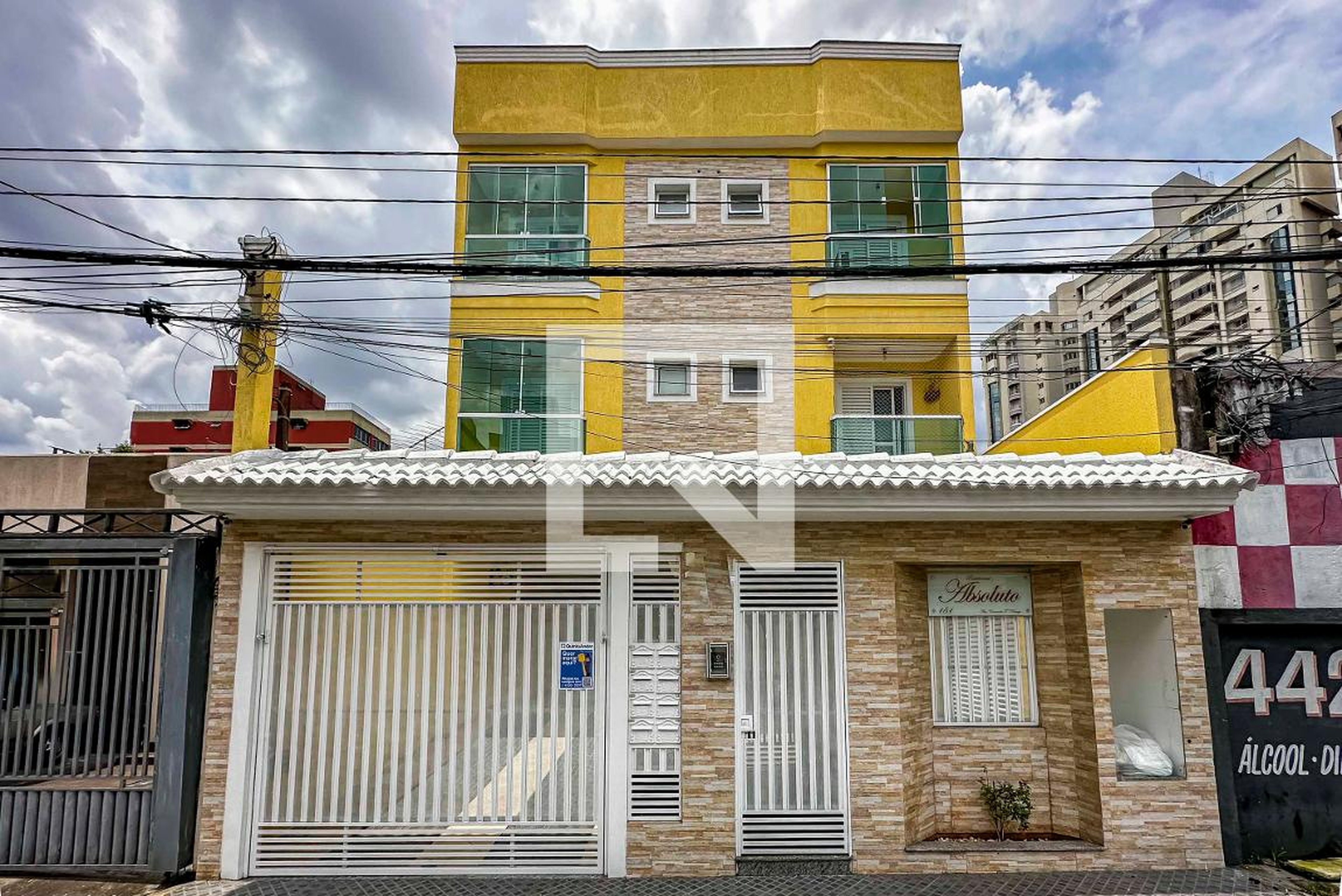 Fachada Condomínio em Rua Onze de Junho, 151