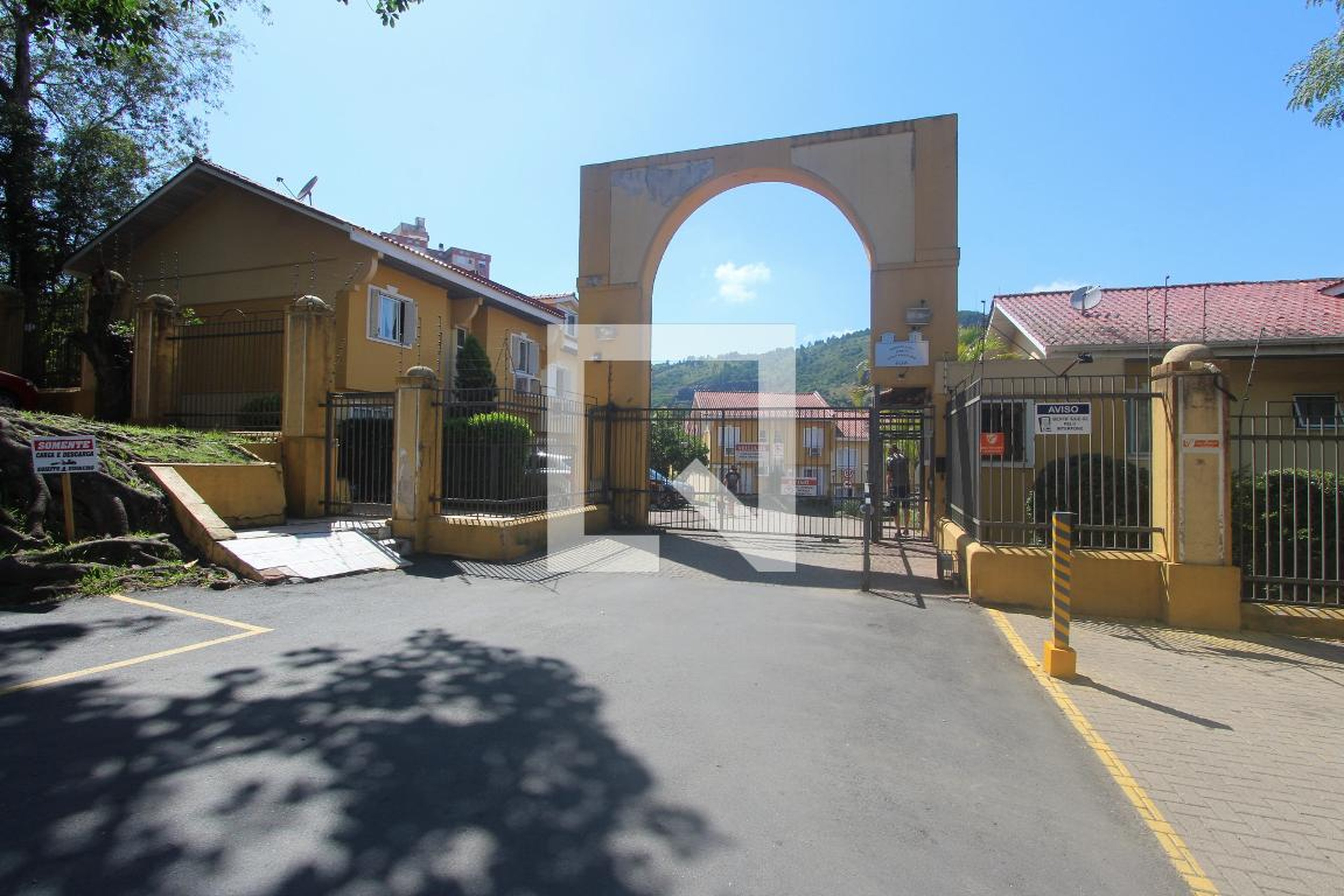 Fachada do Condomínio Condomínio Jardim Mediterraneo