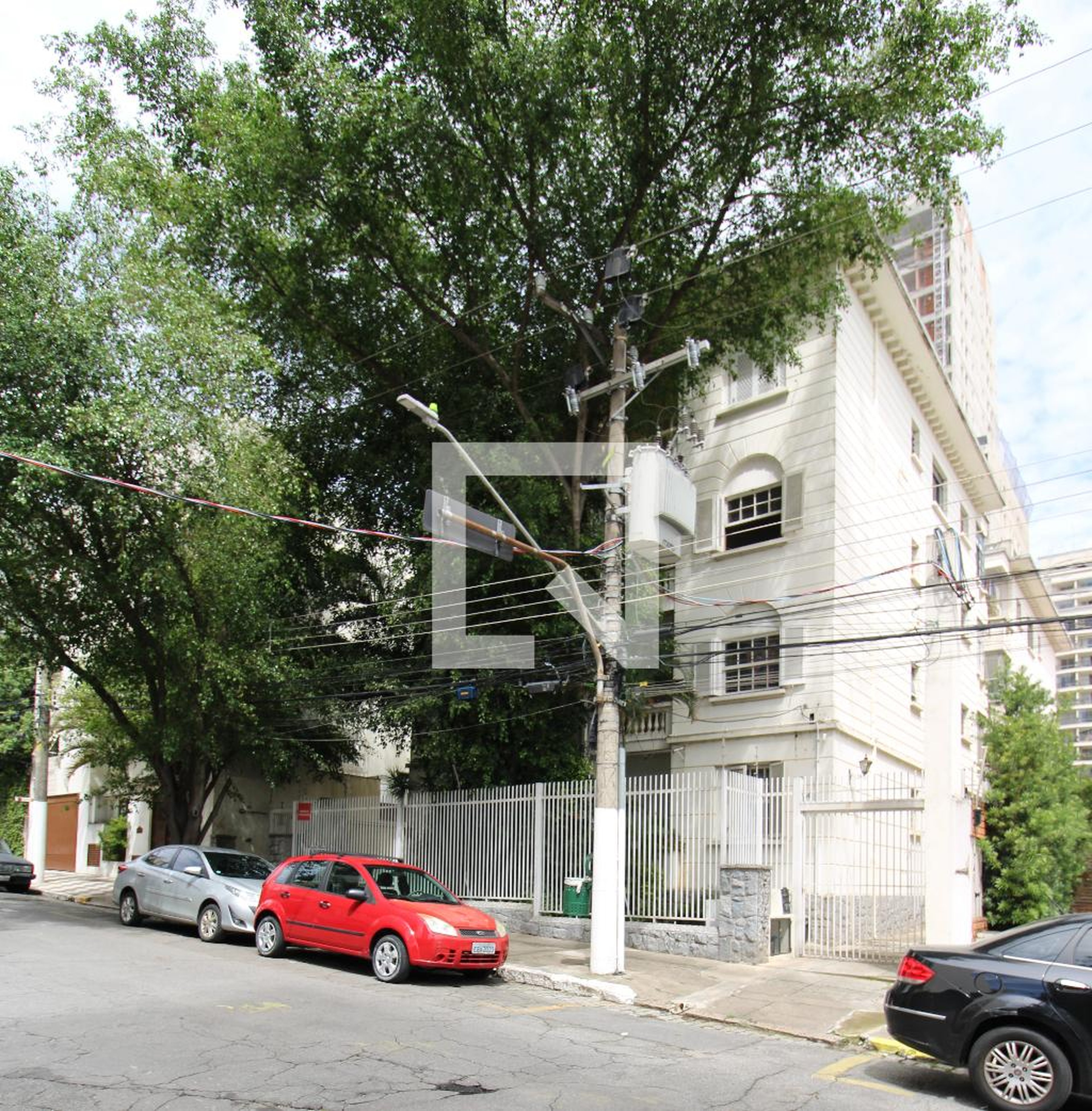 Fachada do prédio Condomínio em Rua Cotoxó, 130