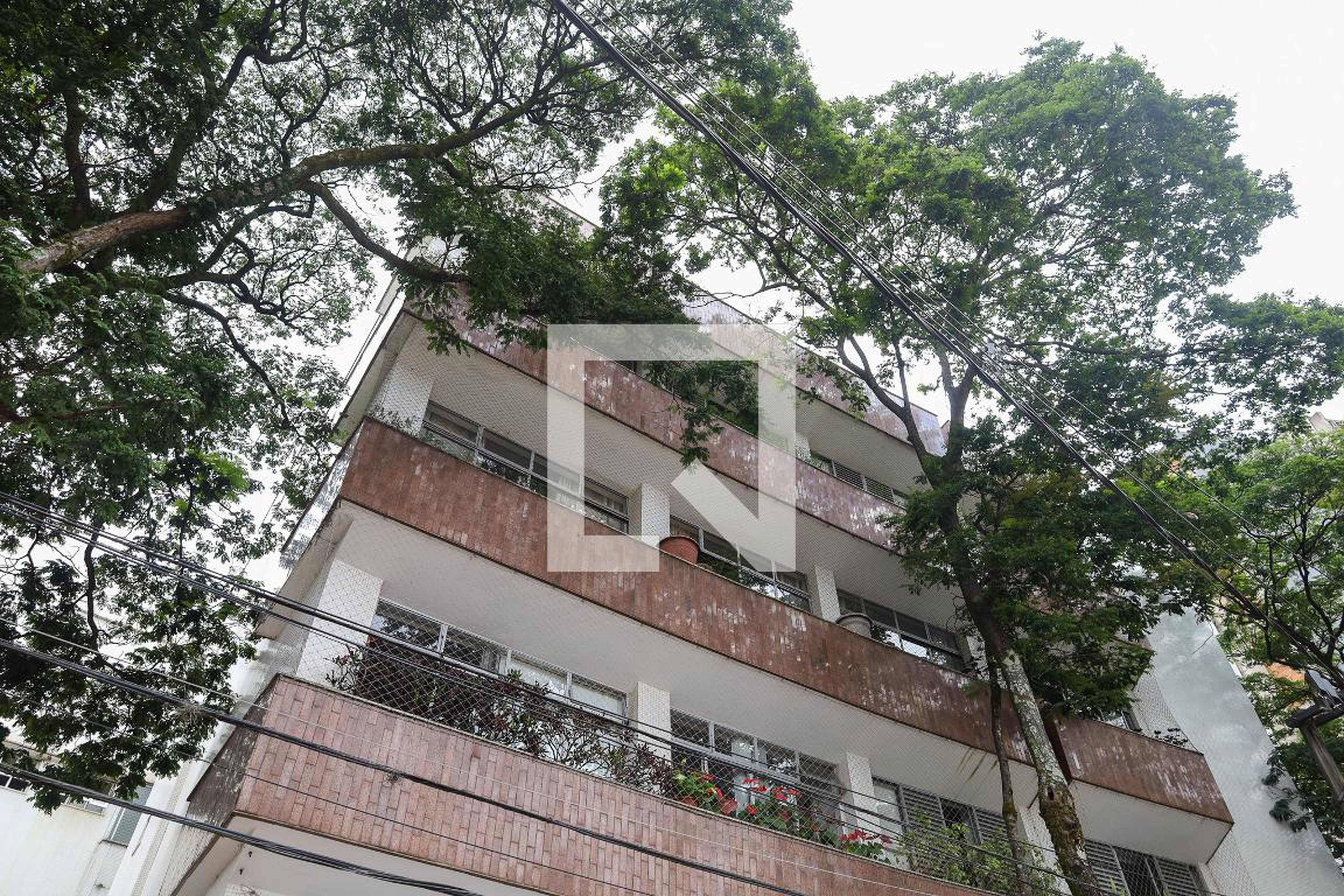 Fachada Condomínio em Rua Emílio Pinheiro de Barros, 165