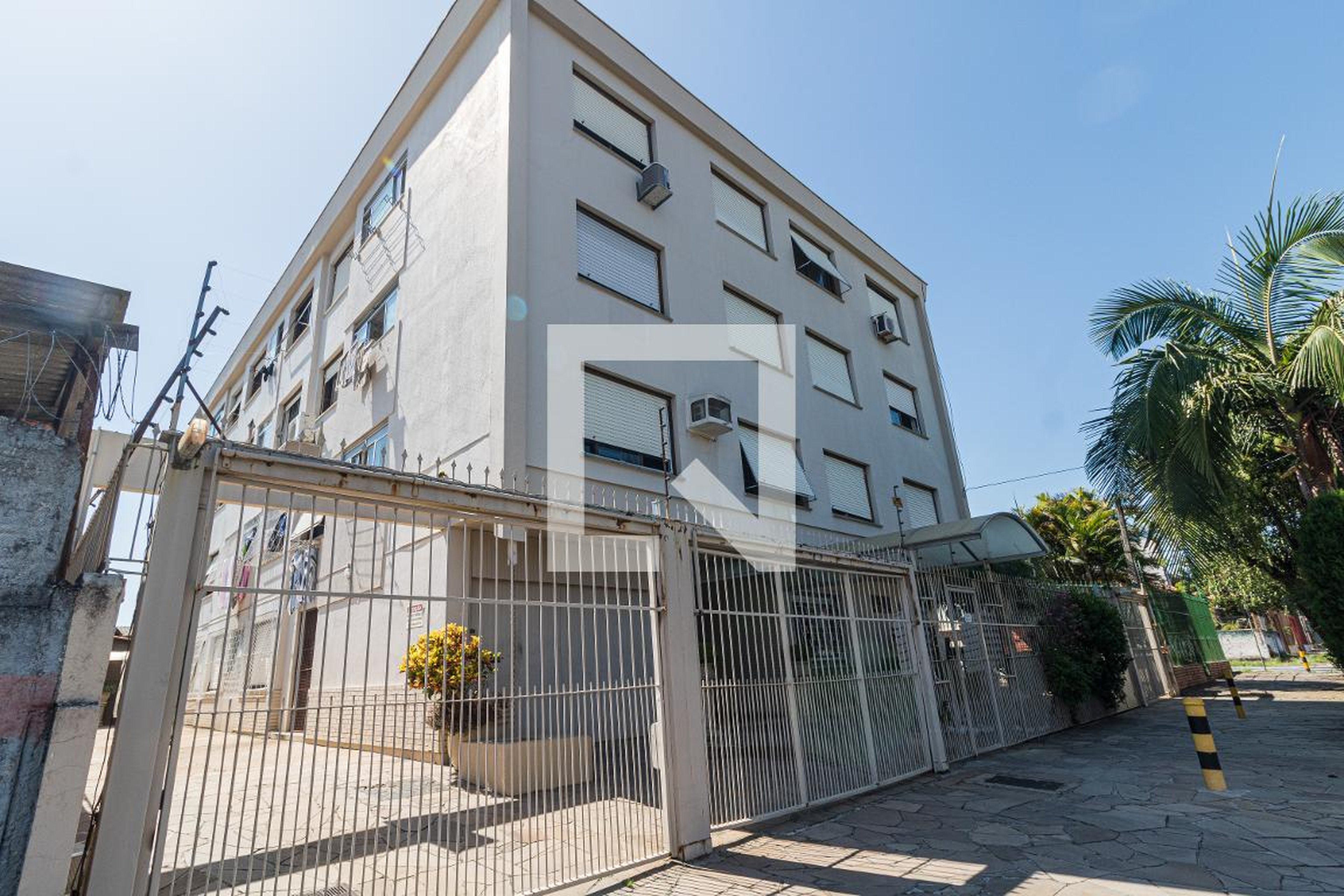 Fachada do Prédio Condomínio em Rua Cruz Jobim, 80