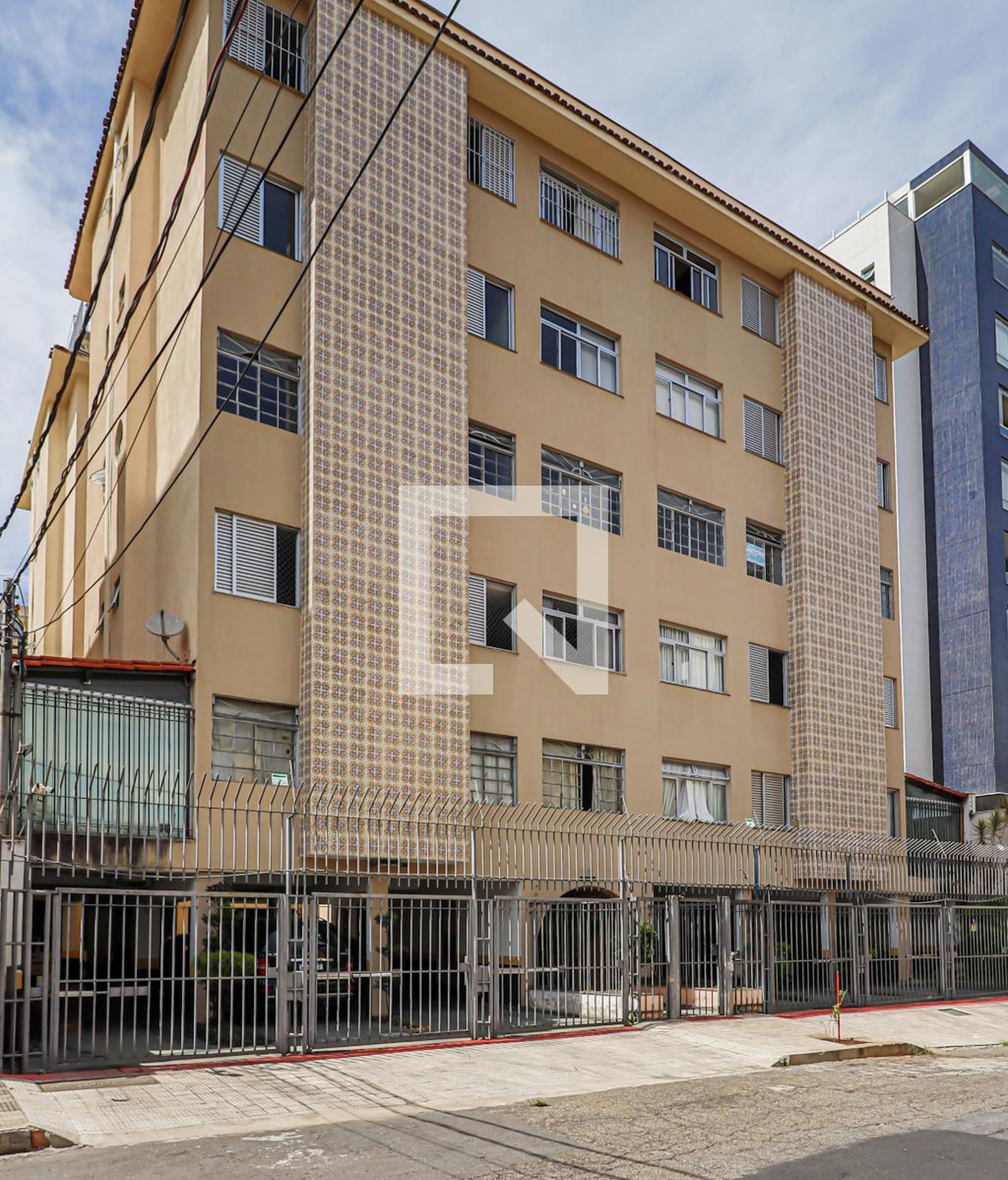 Fachada Condomínio em Rua Milton Viêira Pinto, 81