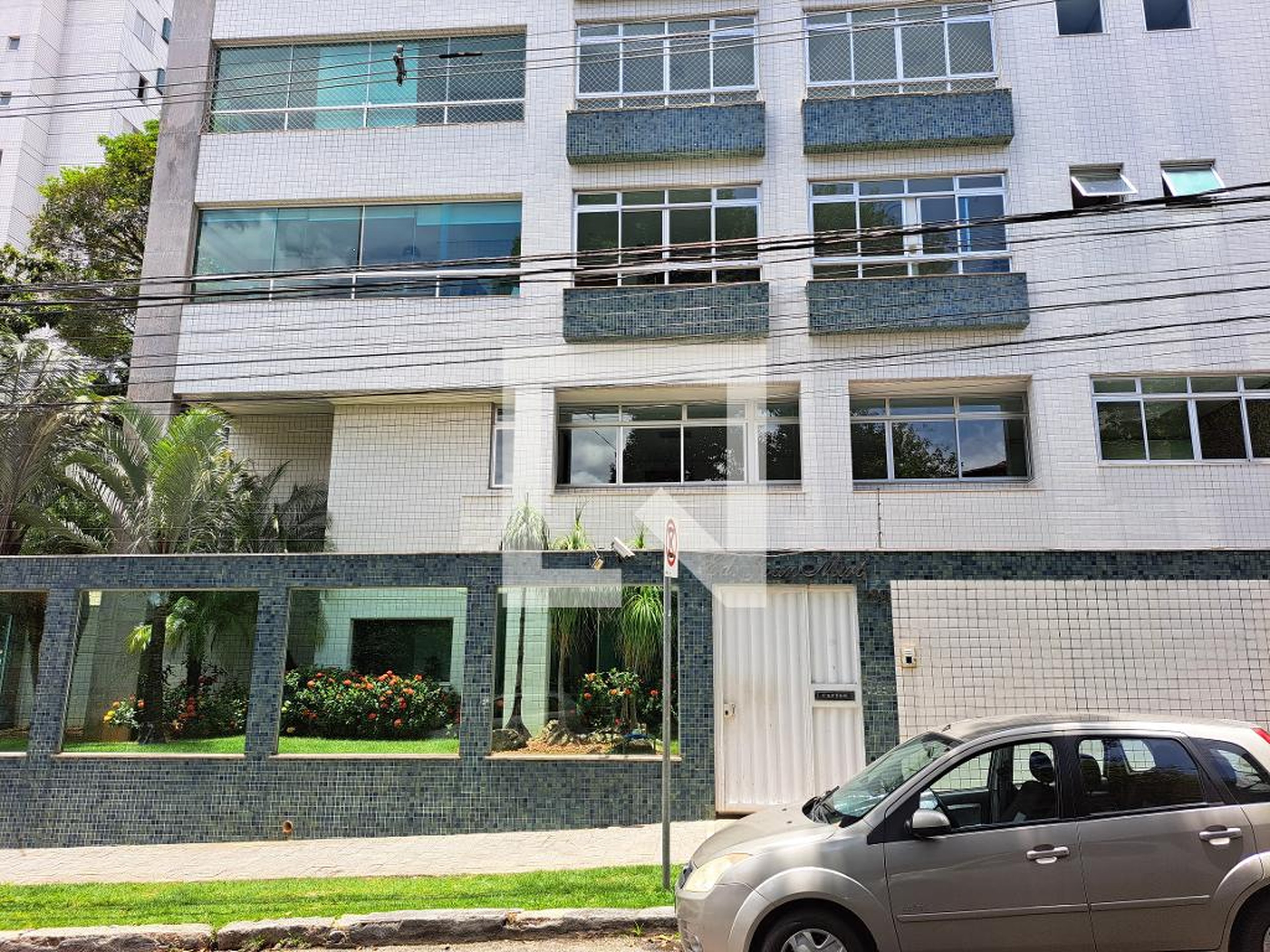 Fachada do Prédio Condomínio em Rua Artur Itabirano, 239