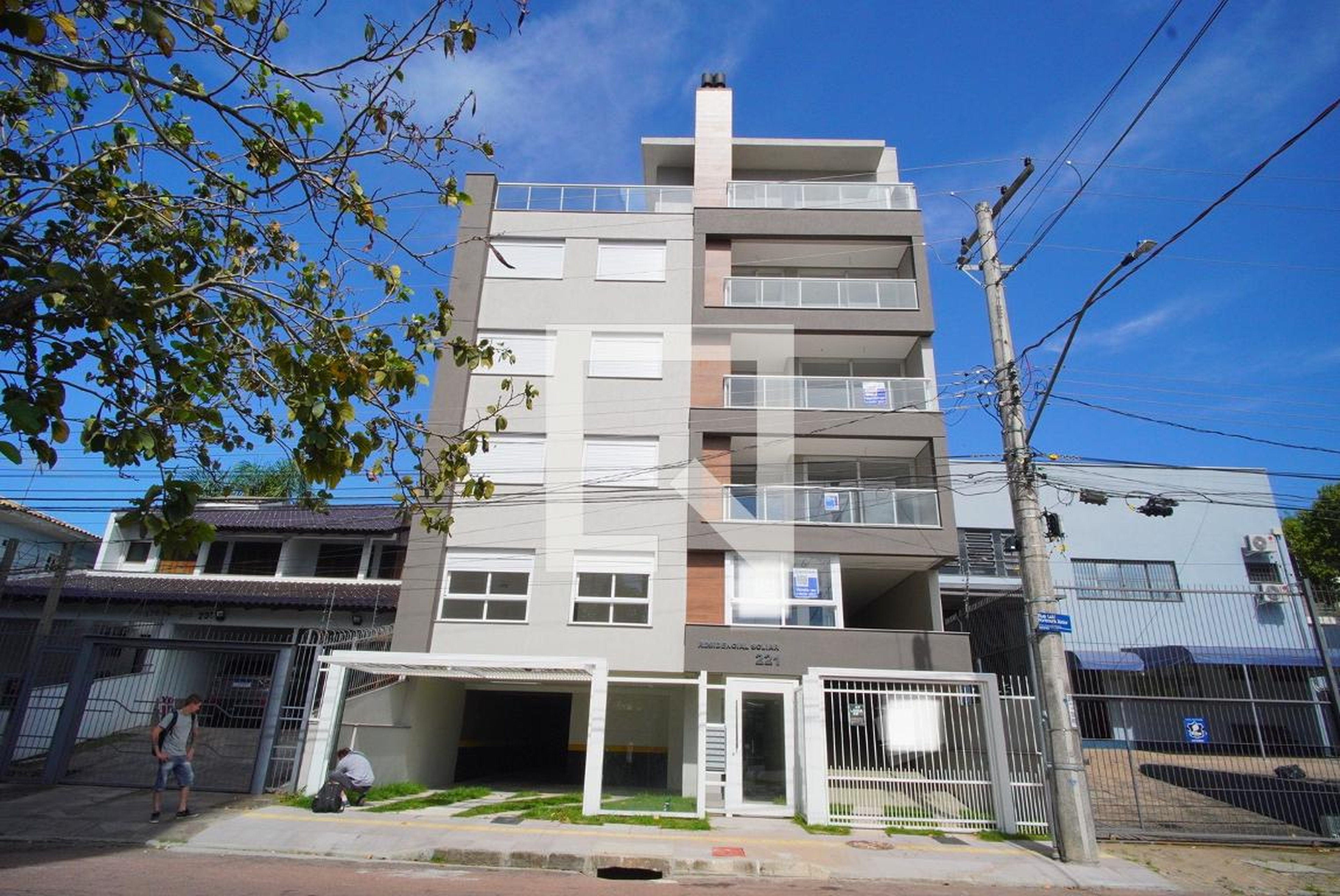 Fachada Condomínio em Rua Luís Fontoura Júnior, 401