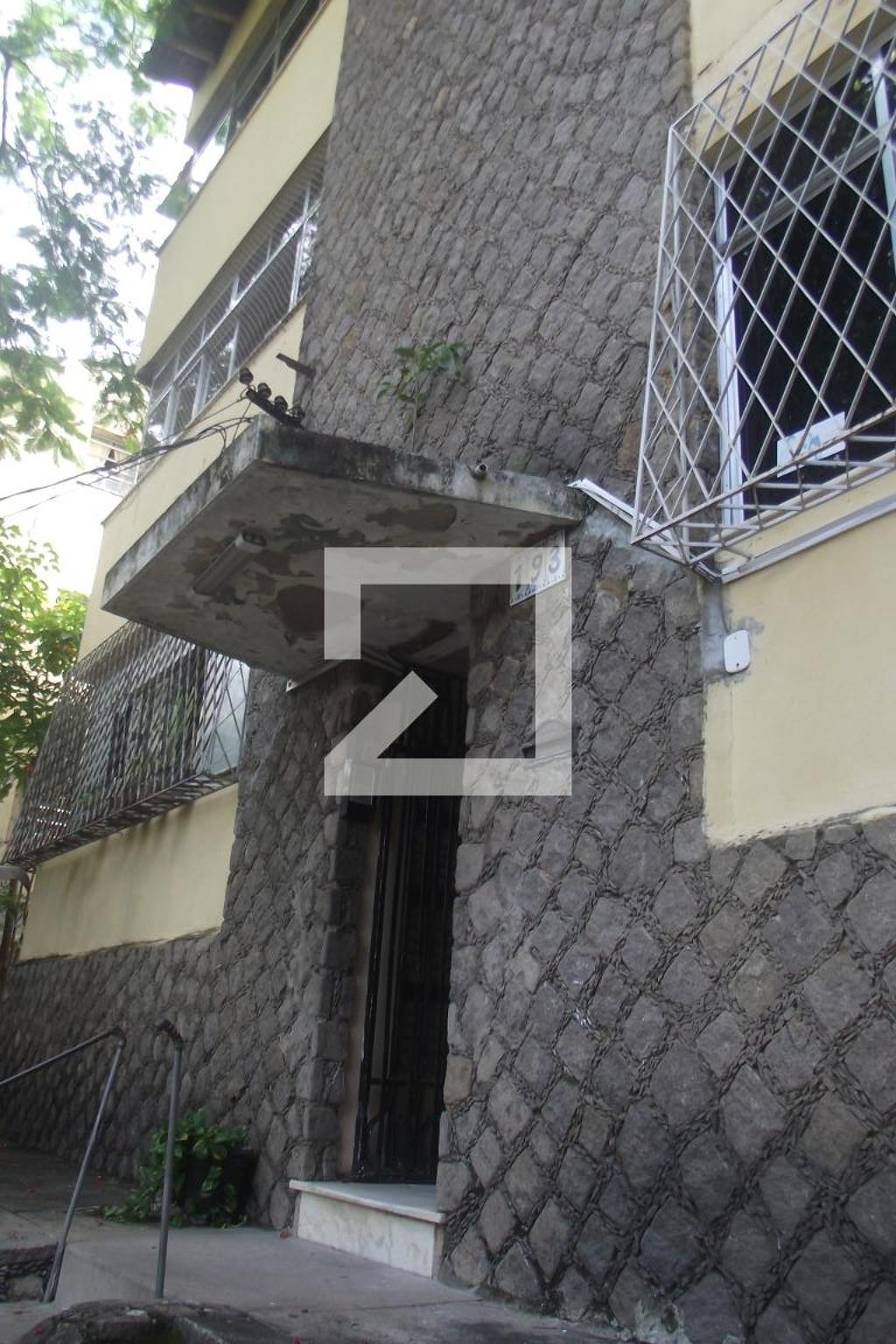 Fachada Condomínio em Rua Mar de Espanha, 193