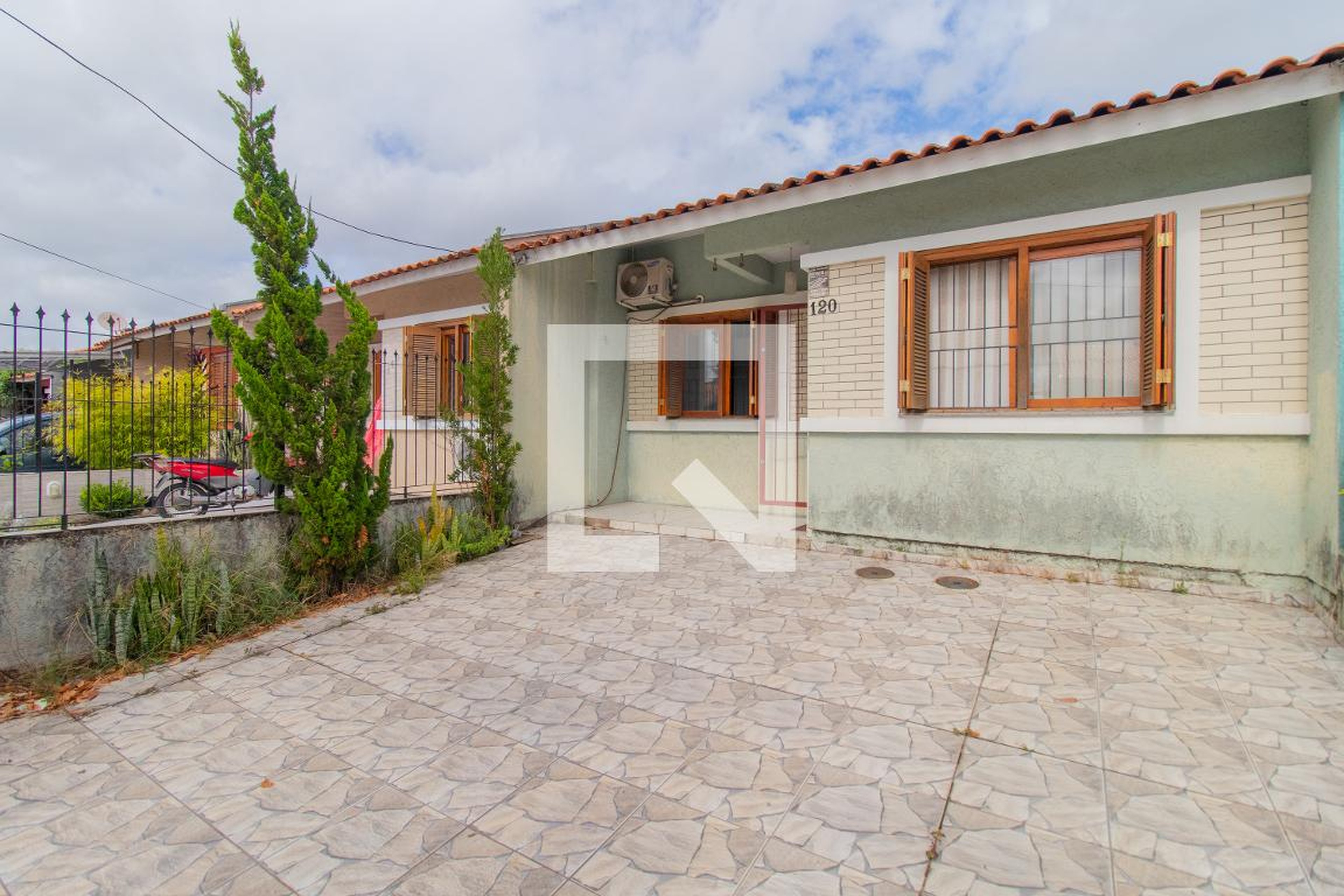 Fachada Condomínio em Rua Seno Antônio Cornely, 120