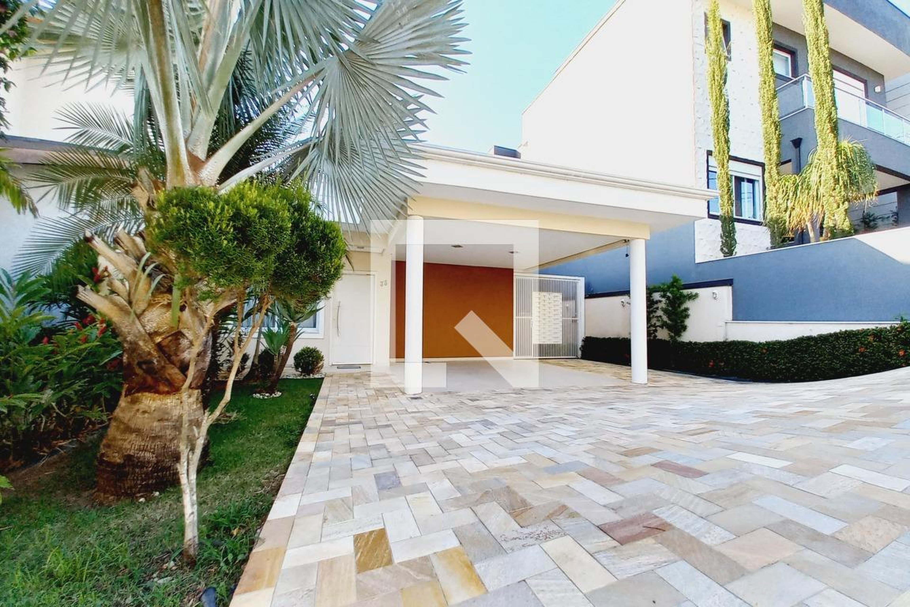 Fachada do Prédio Condomínio em Rua Plínio Luiz de Siqueira Júnior, 38