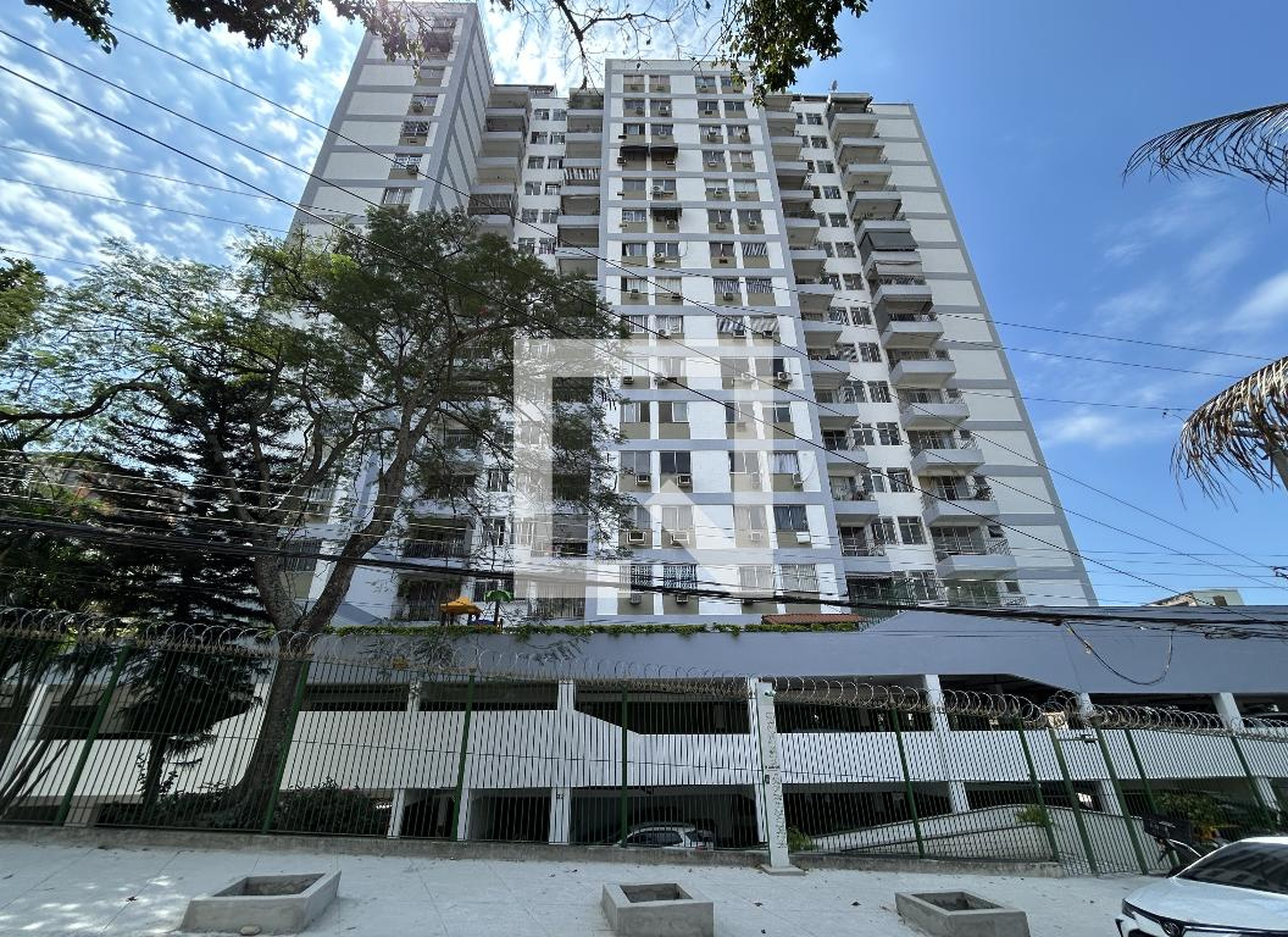 Fachada Condomínio Portais do Méier