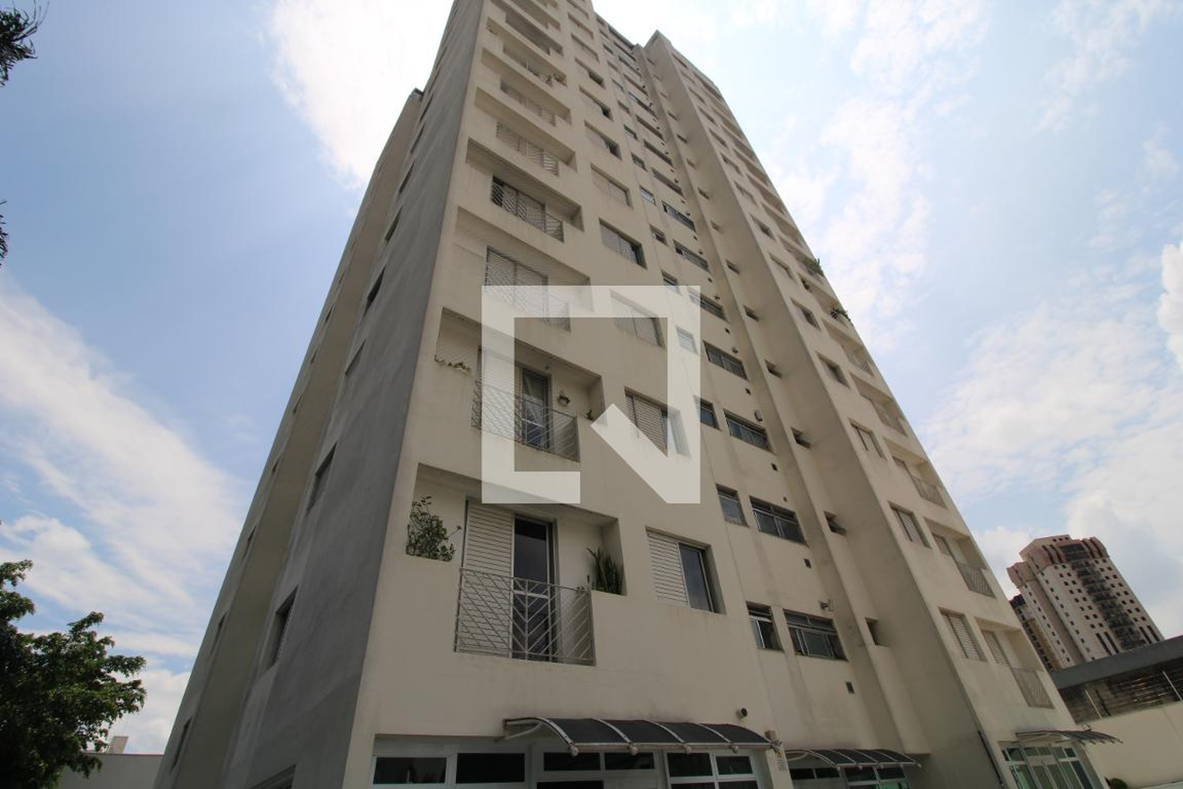 Fachada Condomínio em Rua Doutor Ferreira Lopes, 327