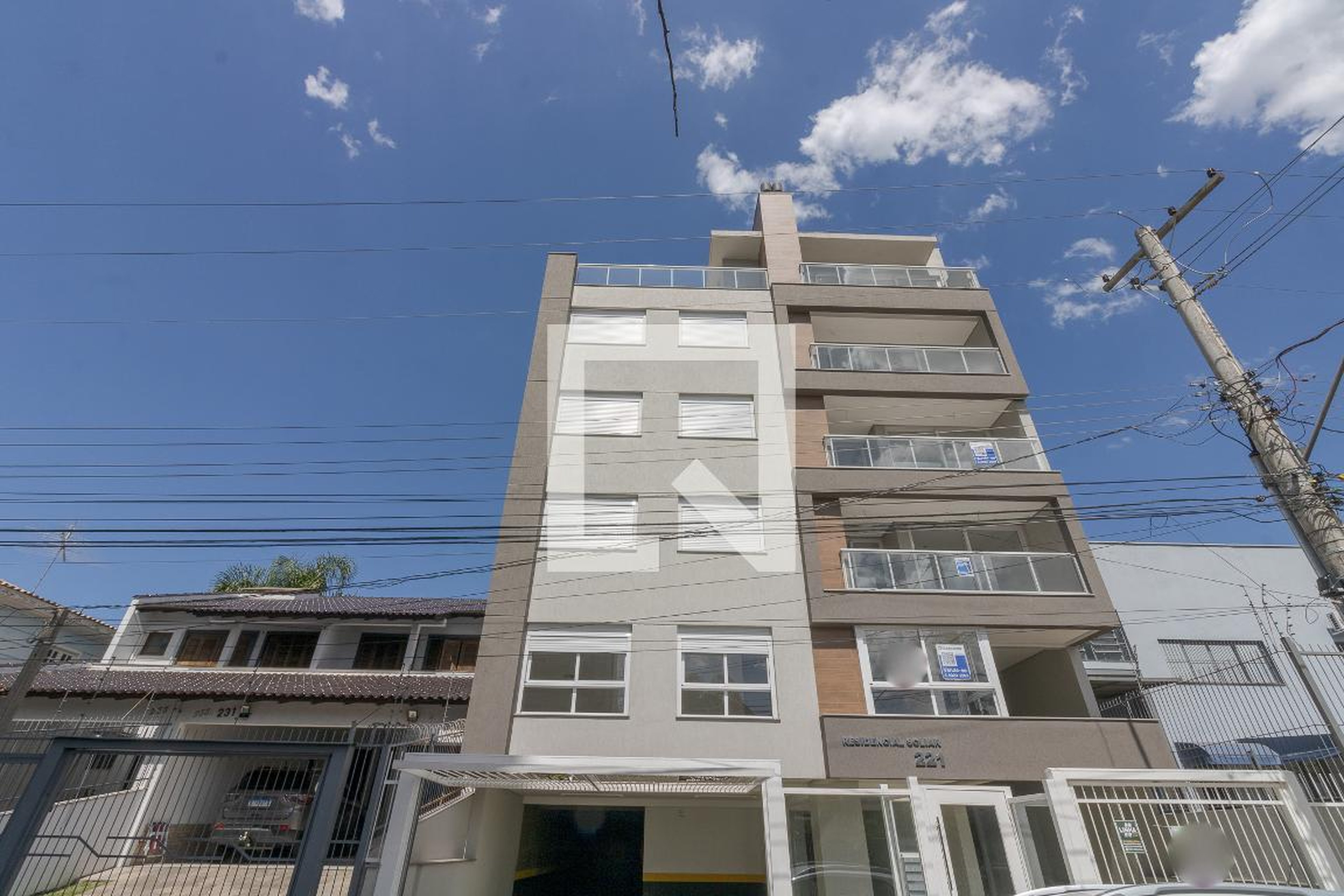 Fachada Condomínio em Rua Luís Fontoura Júnior, 211