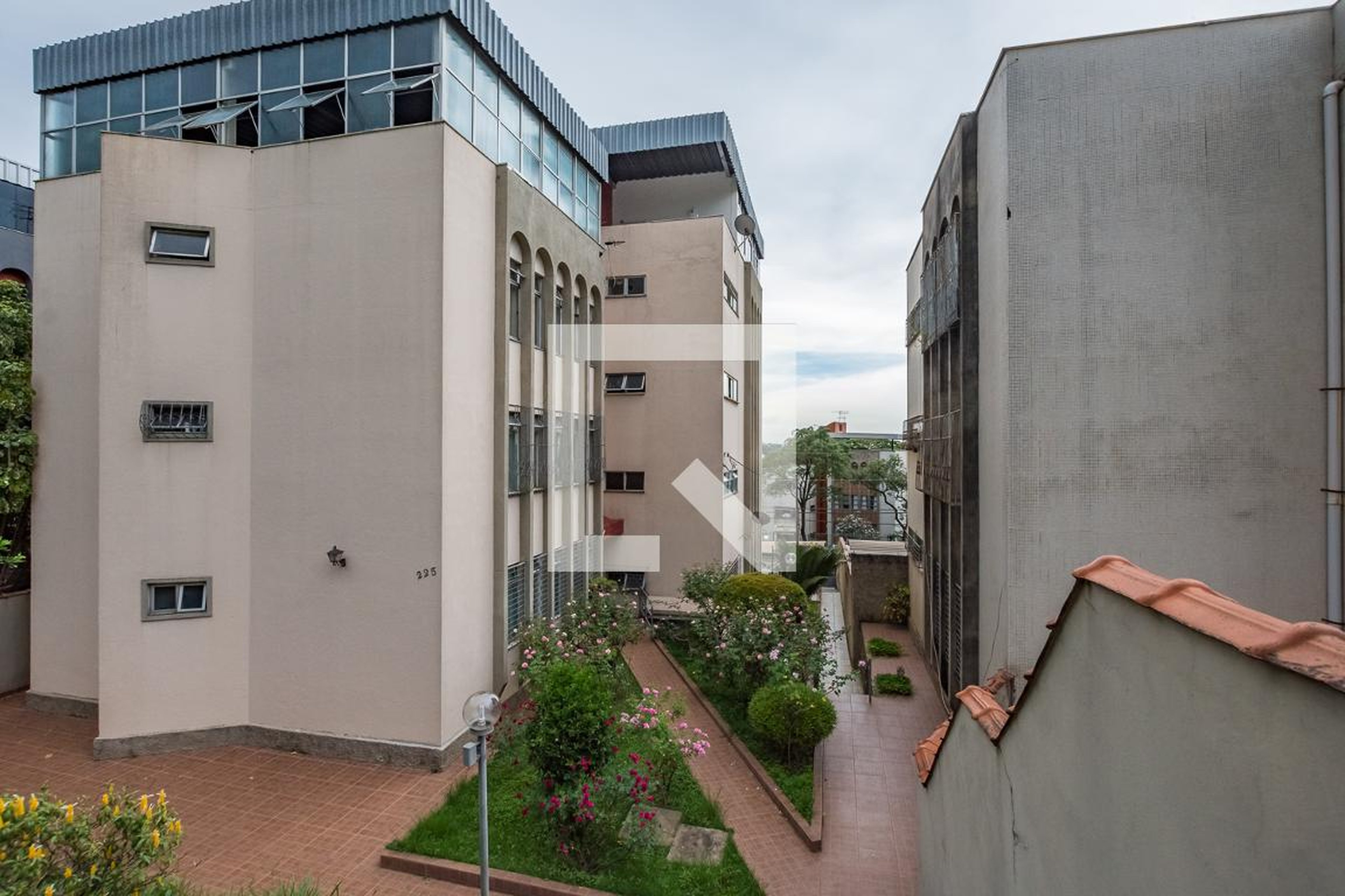 Fachada Condomínio em Rua Manoel Aramuni, 225