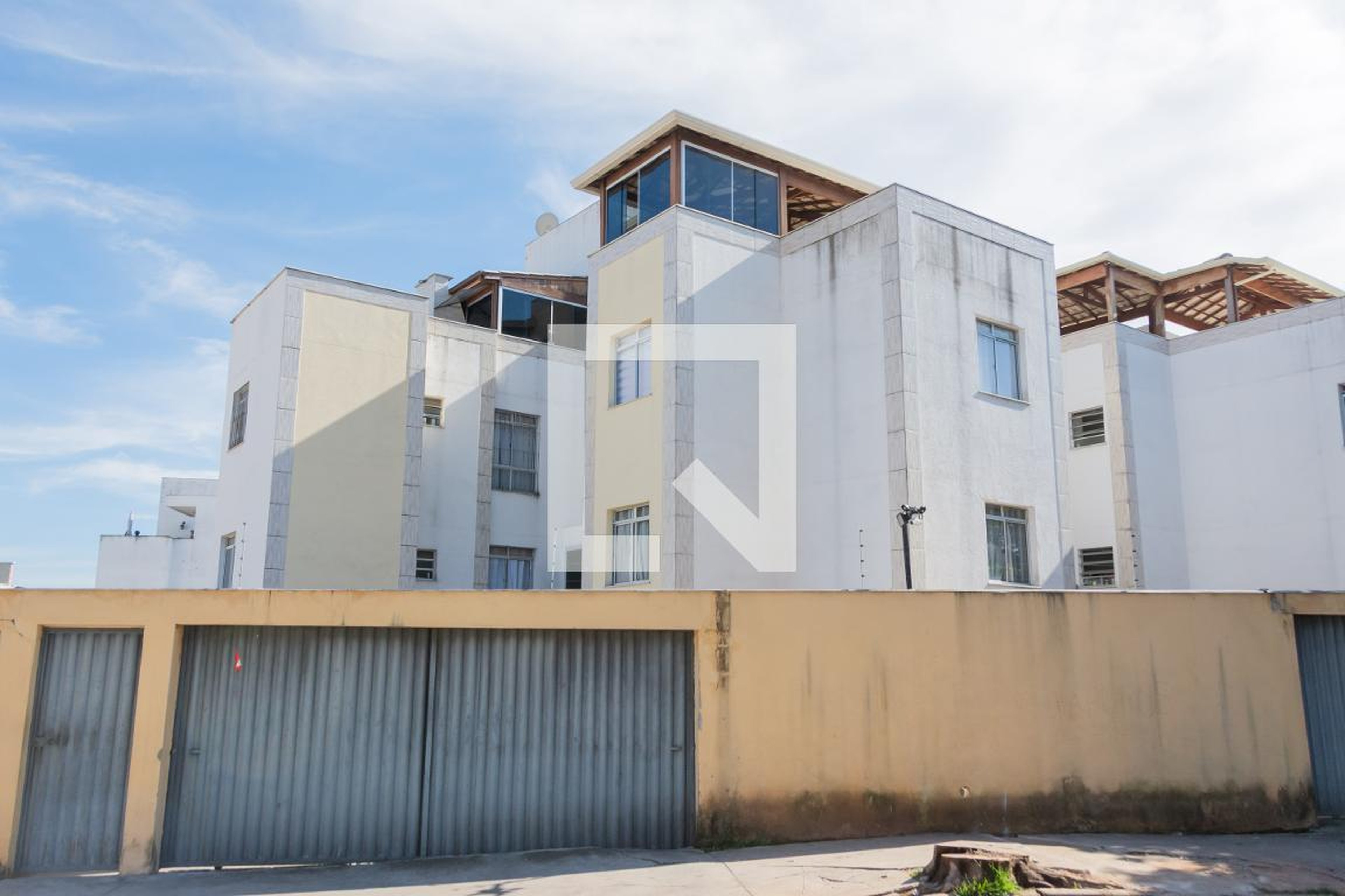 Fachada Condomínio em Rua Carandaí, 46