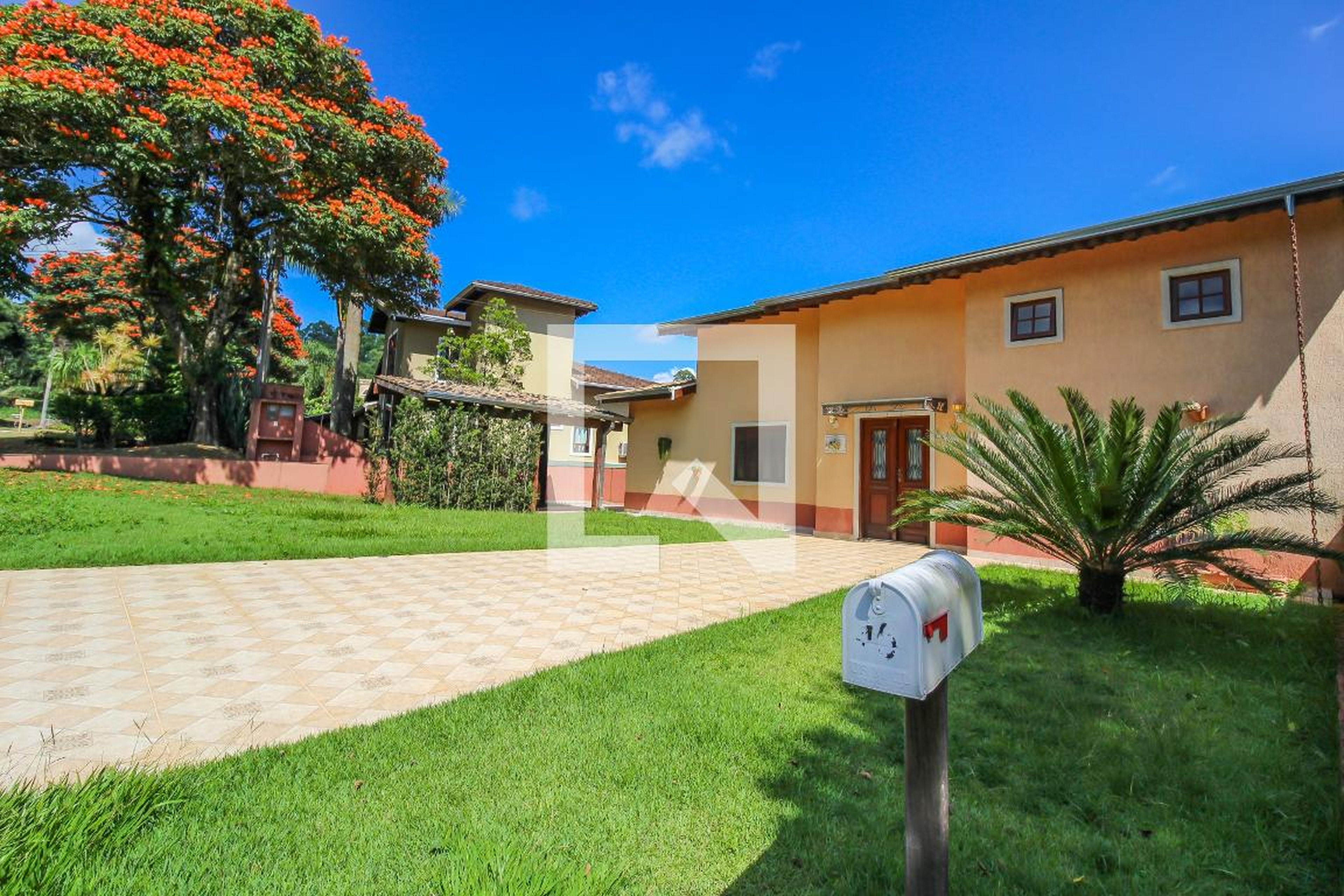 Fachada Condomínio em Rua Ametista, 46