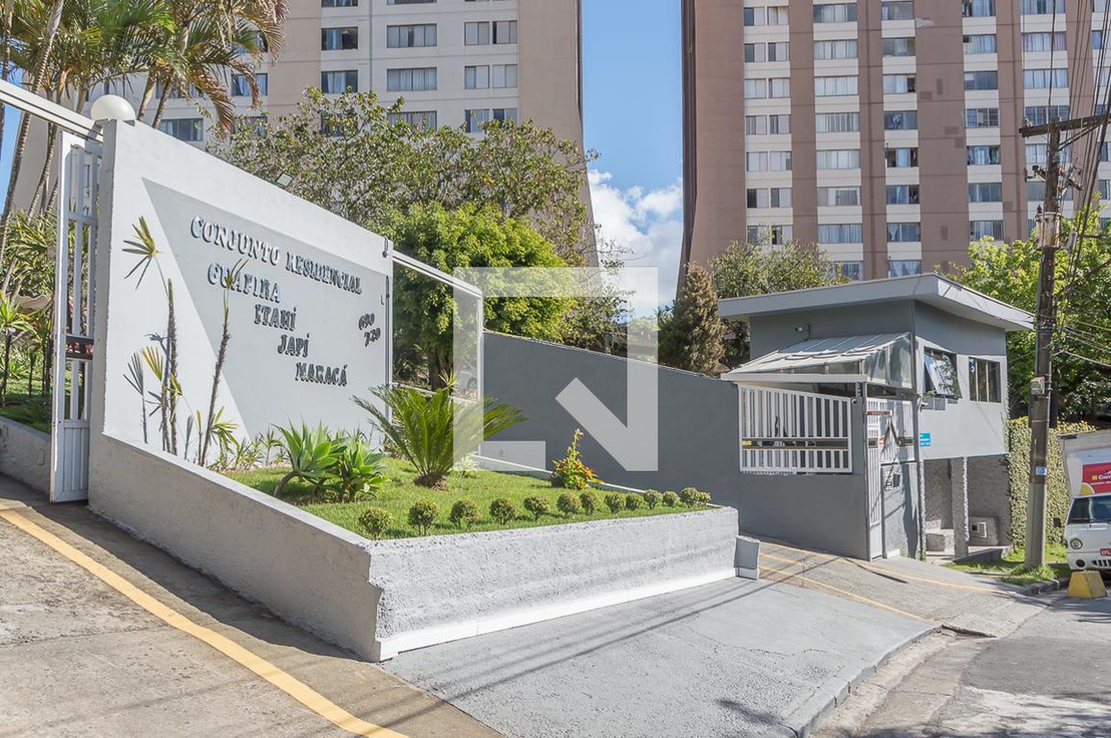 Fachada Condomínio em Rua dos Salgueiros, 65