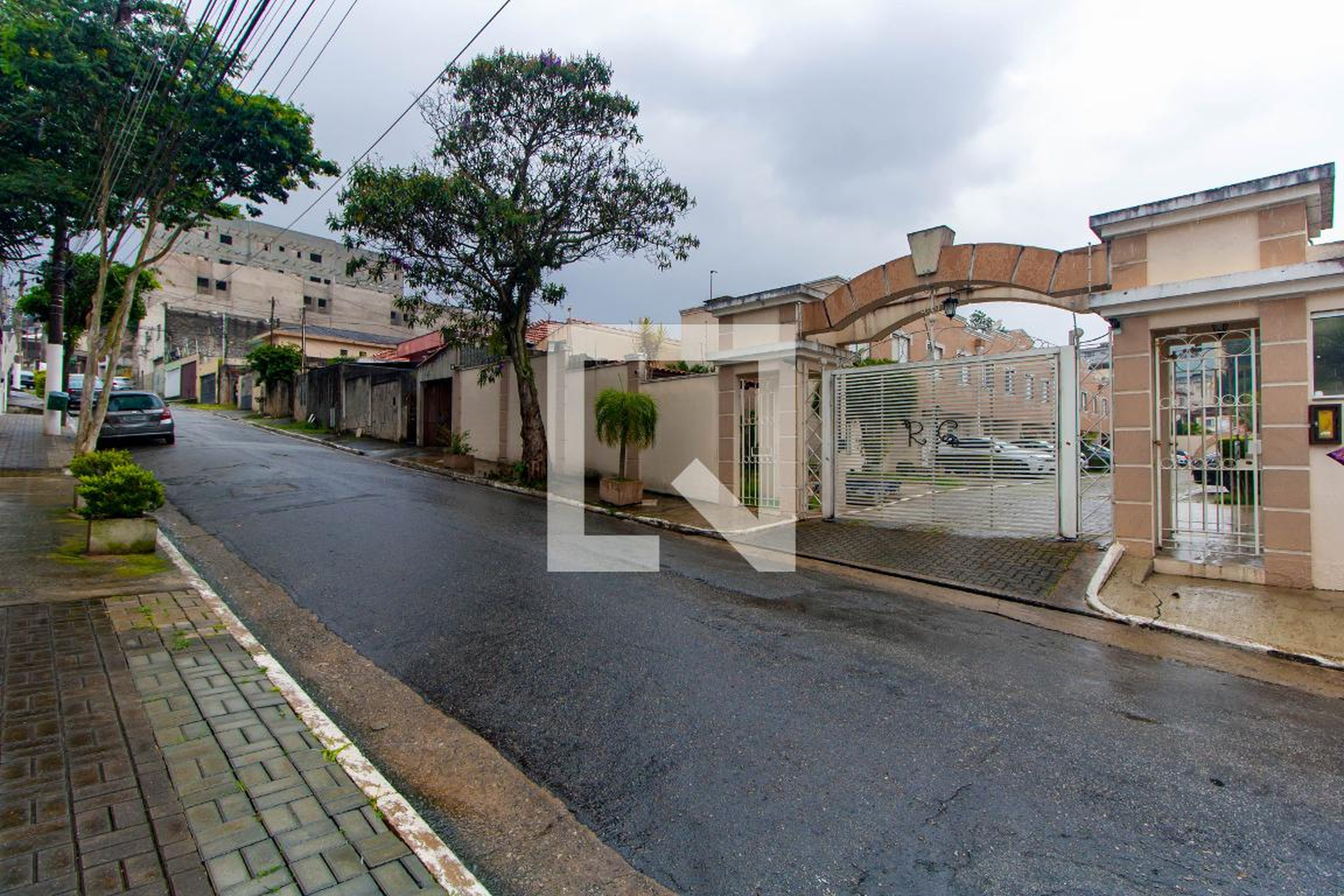 Fachada do Condomínio Condomínio em Rua Gradau, 247