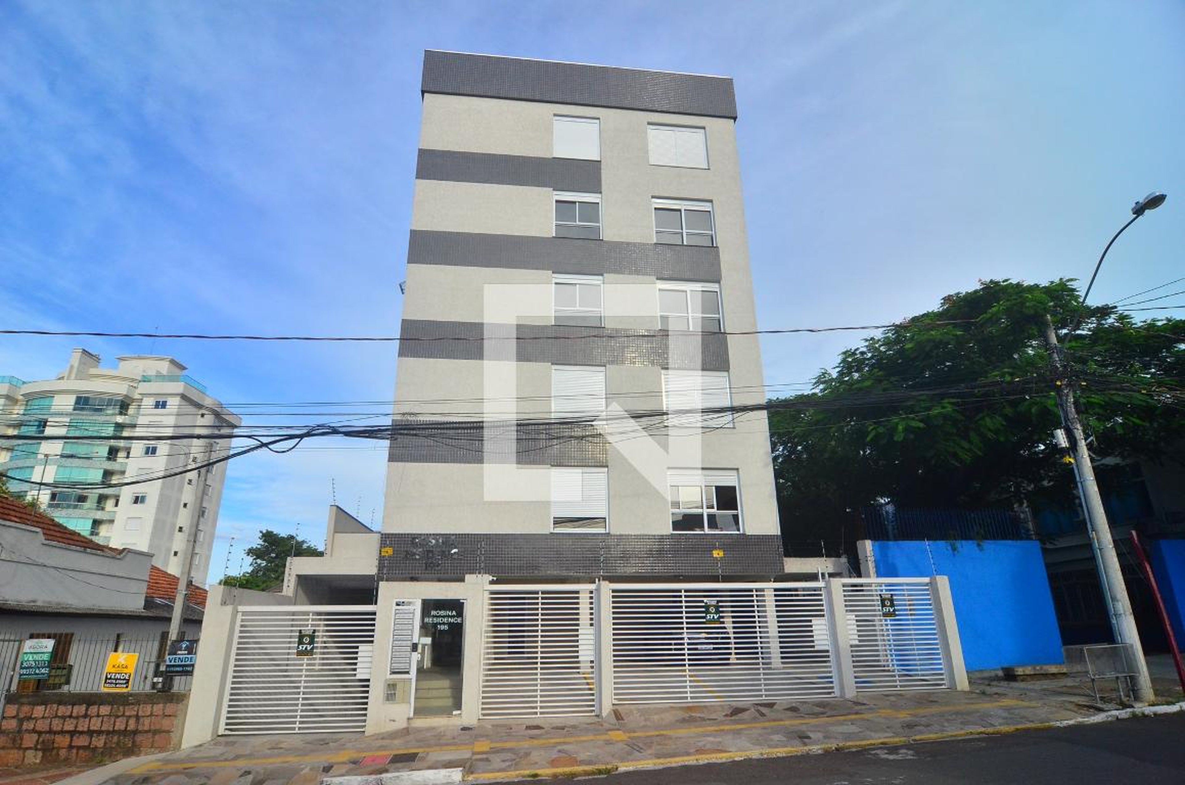 Fachada Condomínio em Rua Santini Longoni, 95