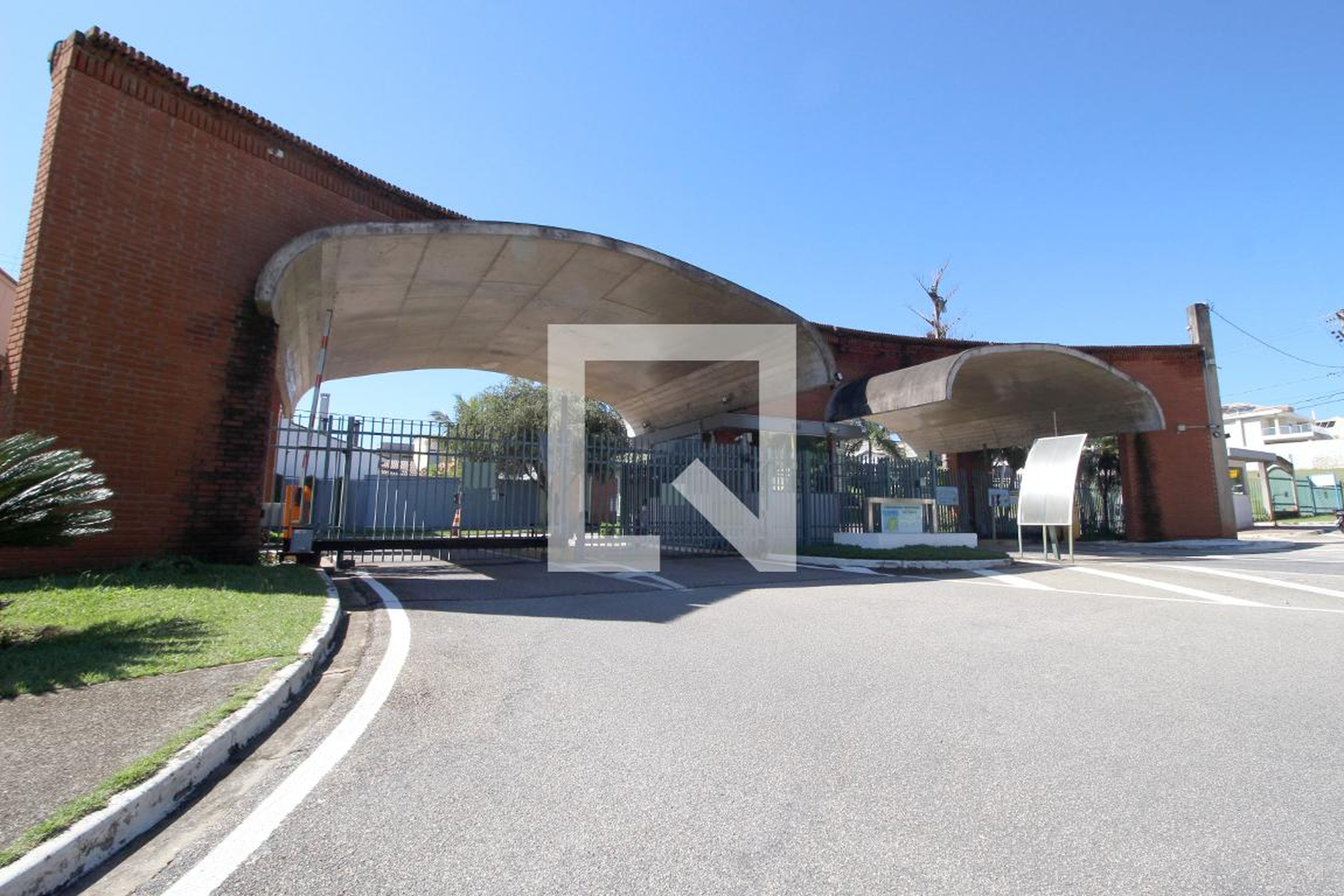 Fachada Condomínio em Rua Maria Luvizotto Catto, 51