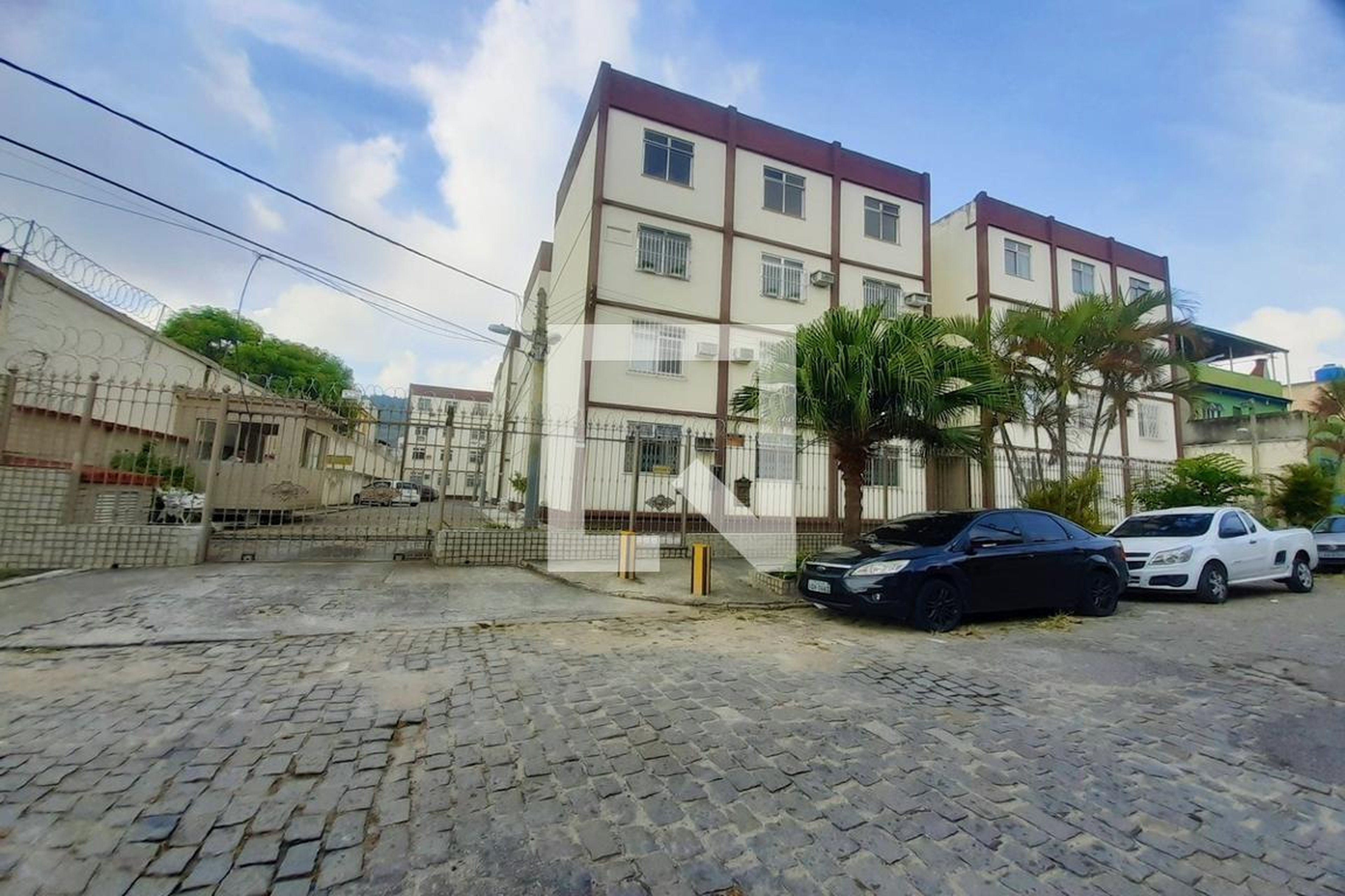 Fachada Condomínio em Rua Professor Oliveira de Menezes, 125