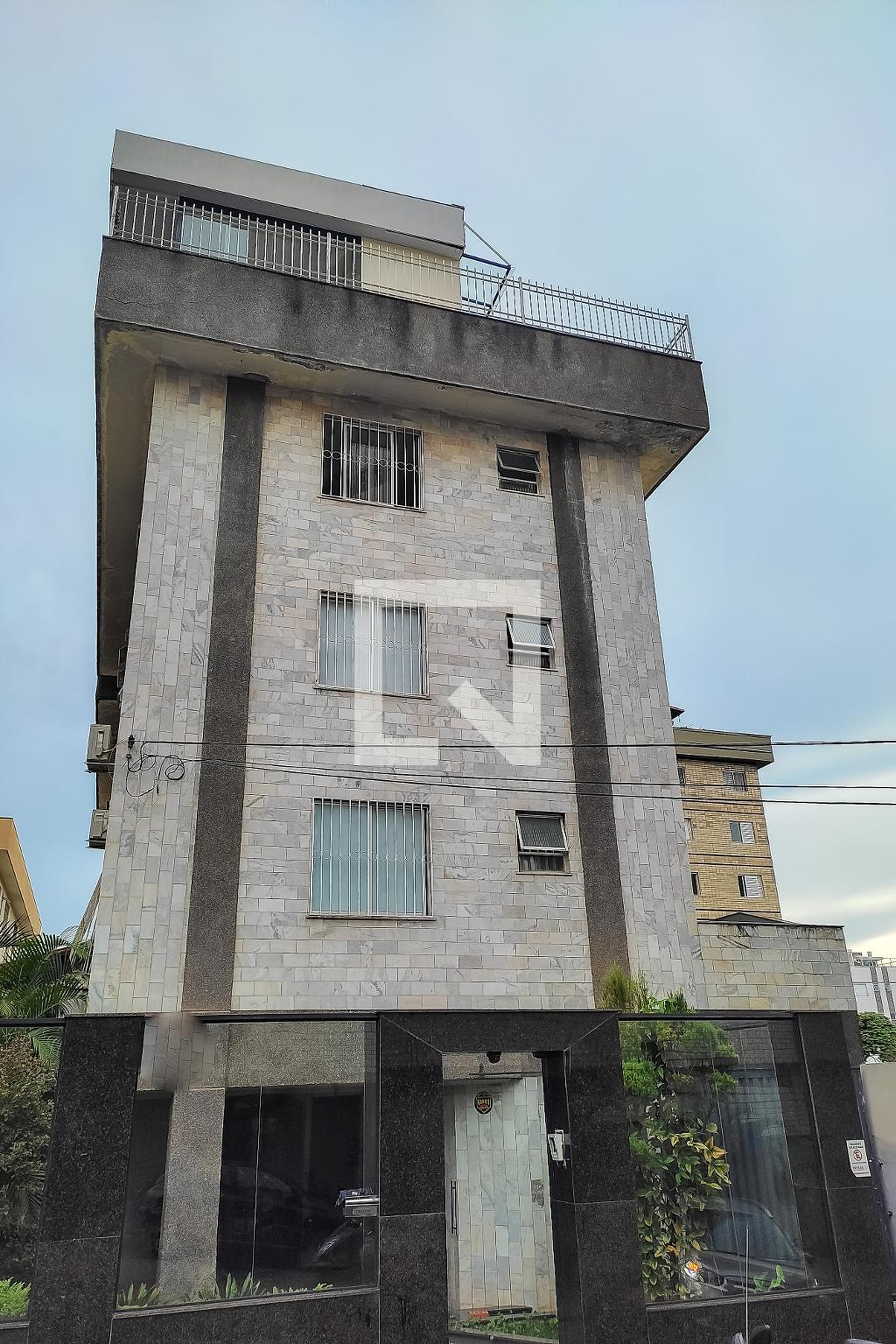 Fachada Condomínio em Rua Adamastor Timburibá, 85