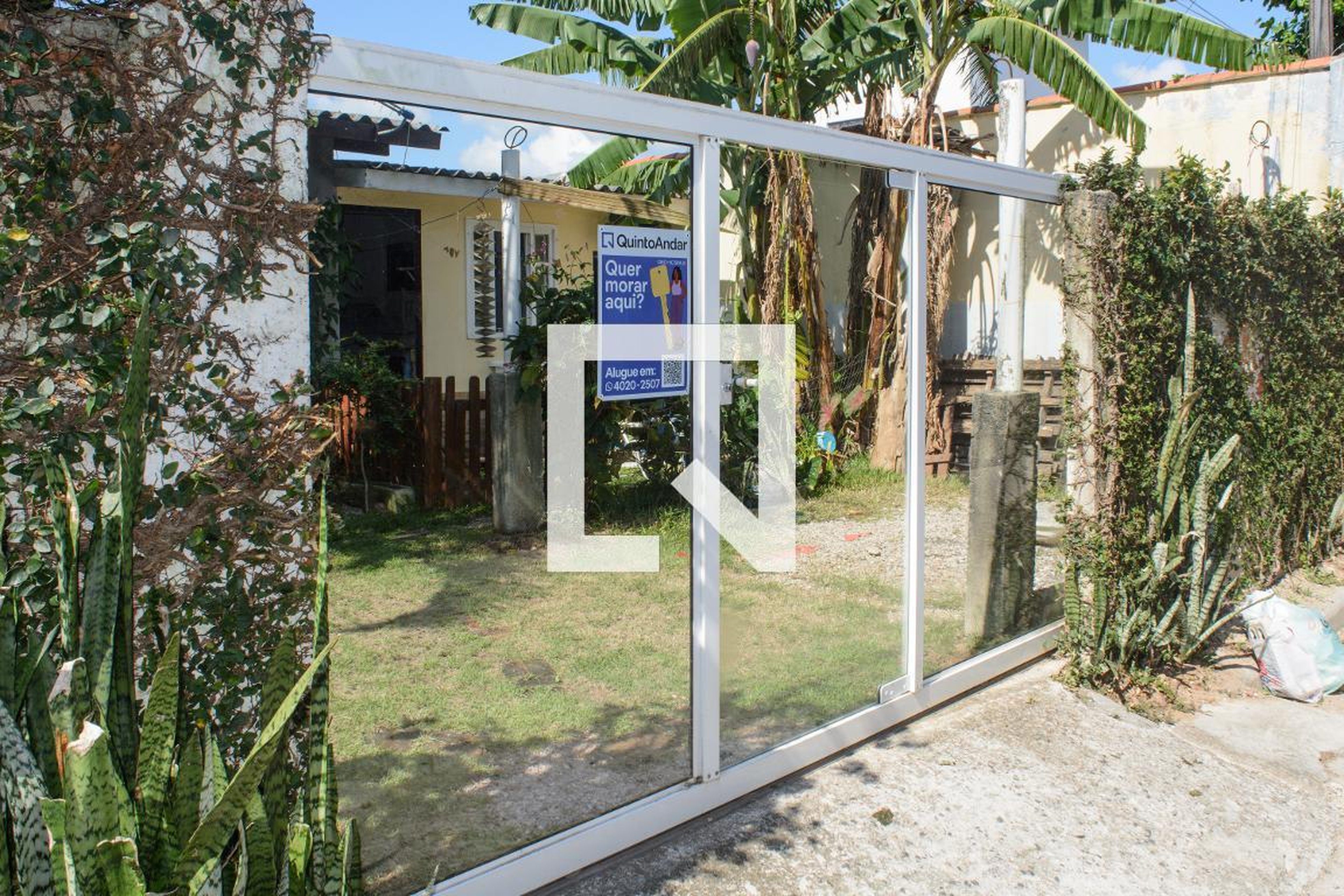 Fachada Condomínio em Servidão Luz do Sol, 290