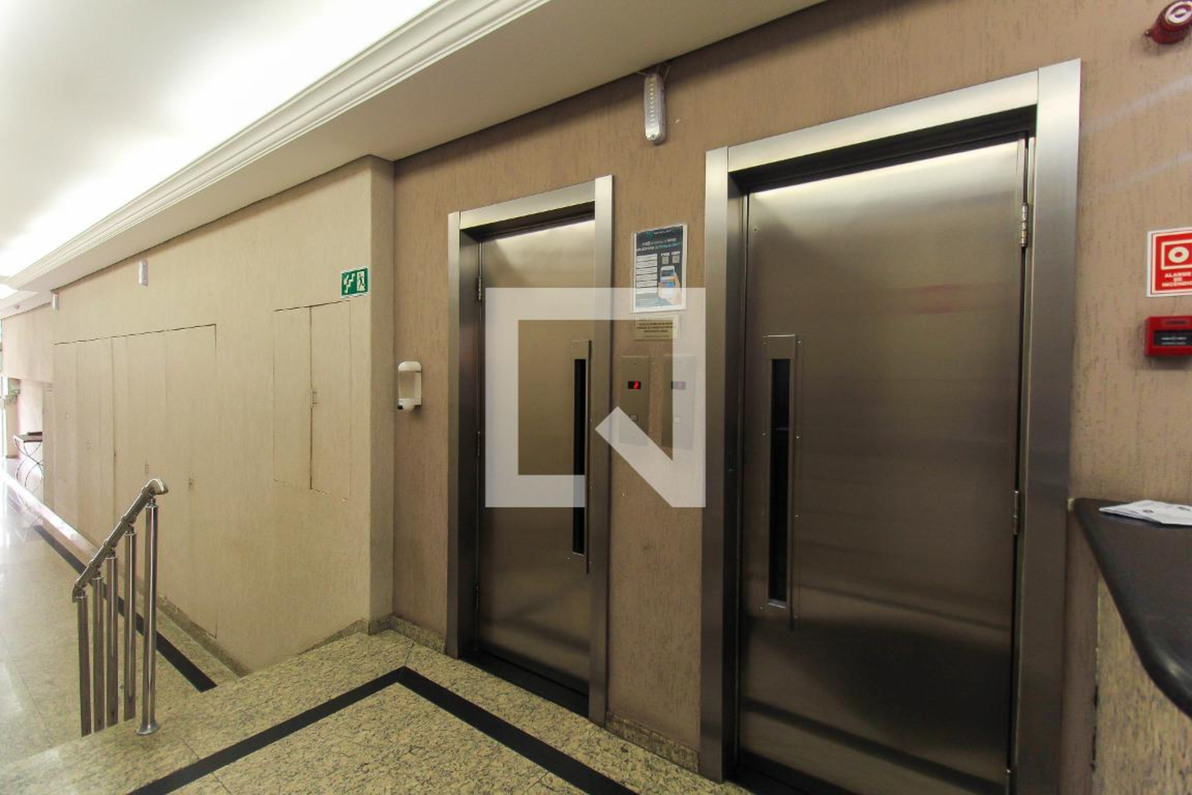 Elevador - Edifício Canada II