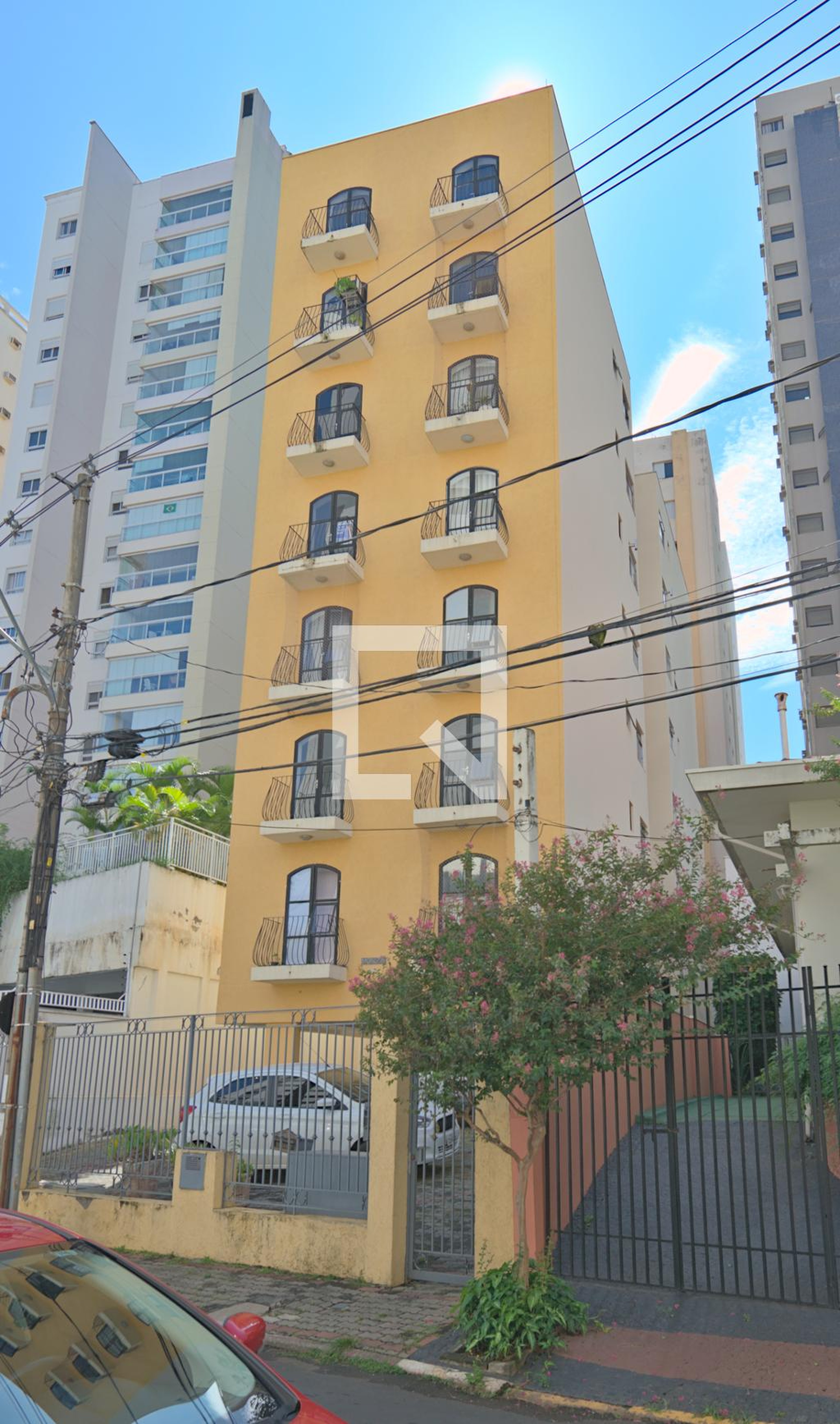 Fachada Condomínio em Rua Maestro João de Túllio, 131