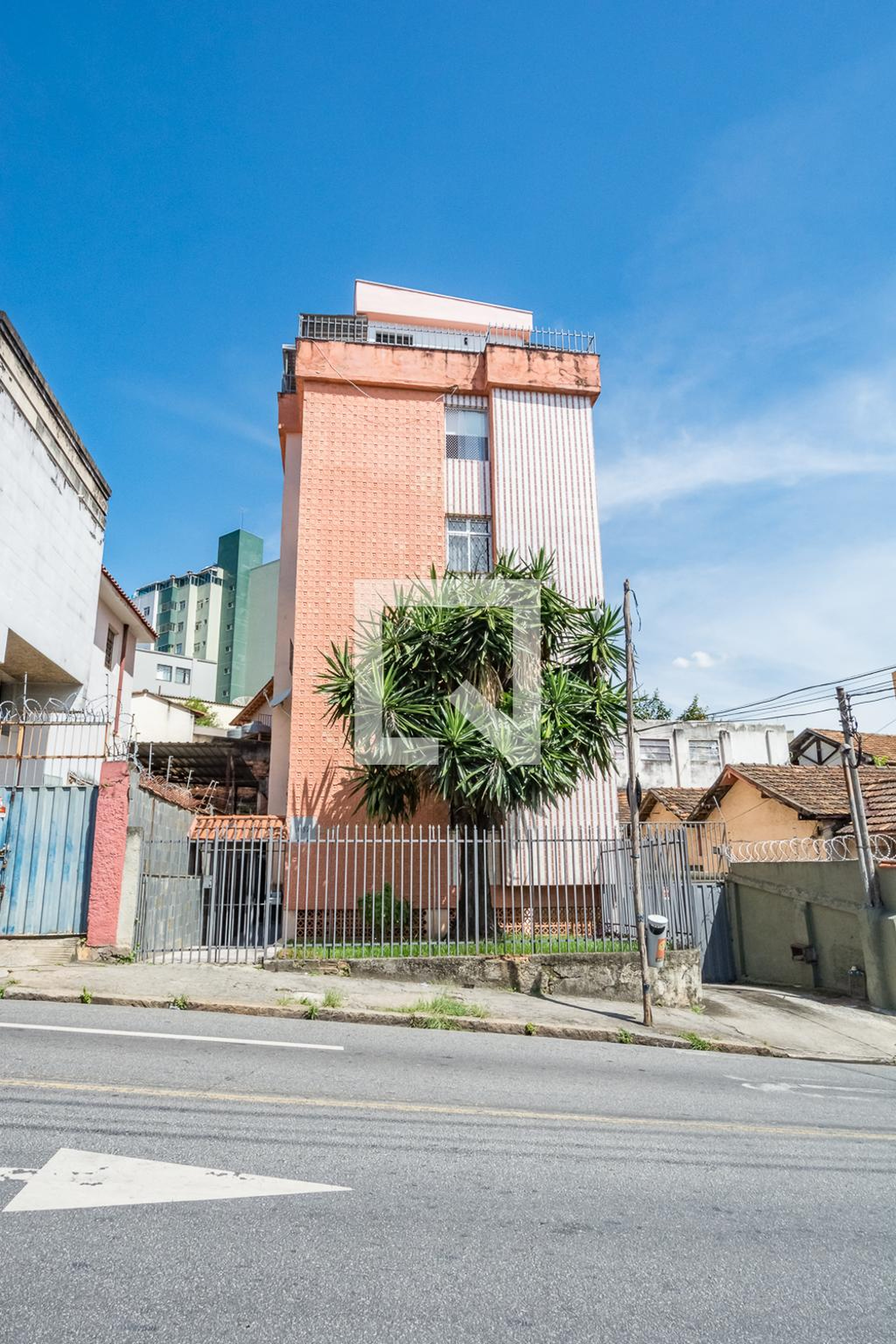 Fachada Condomínio em Rua Platina, 1657