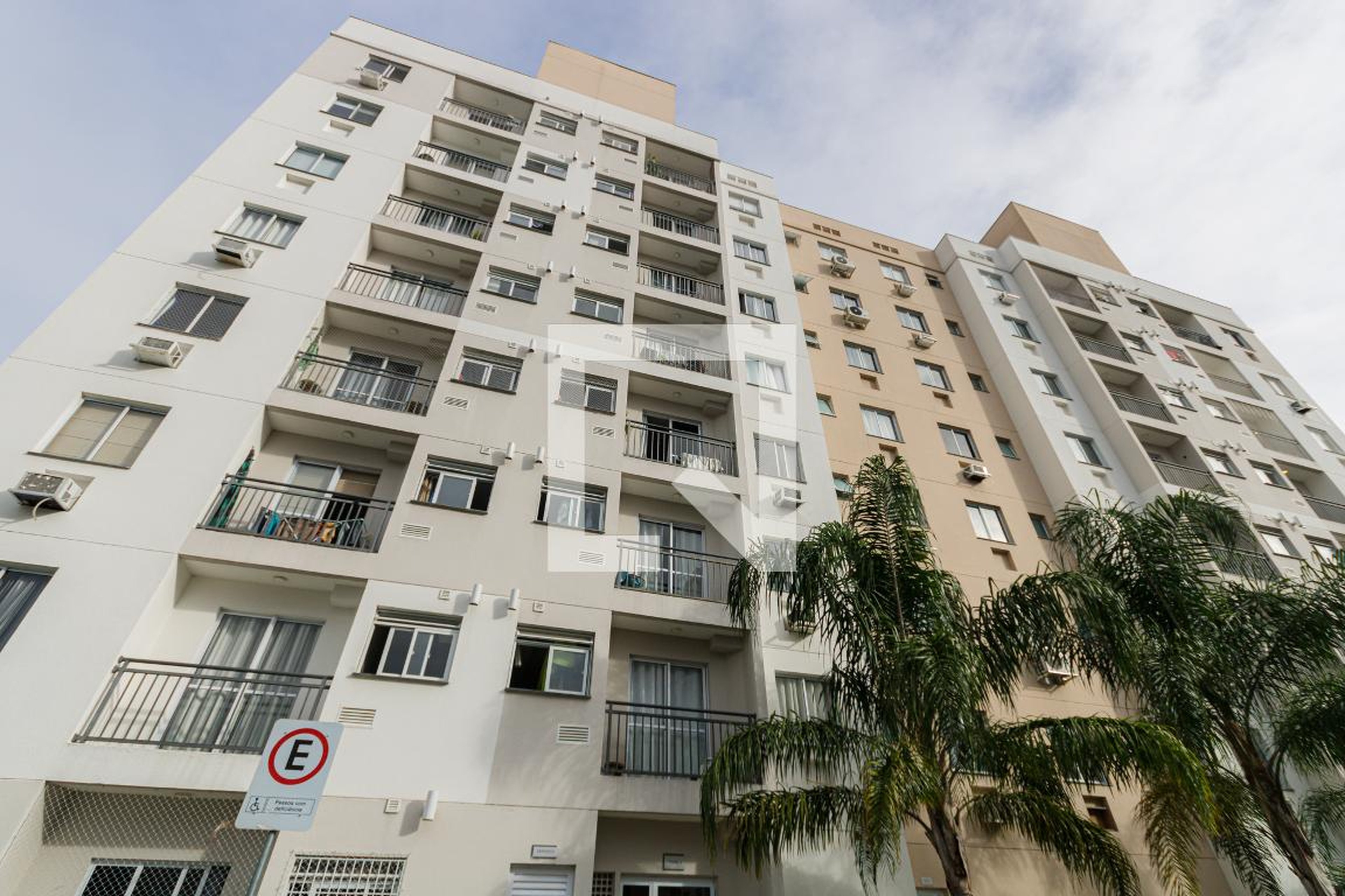 Fachada Condomínio em Estrada do Engenho D'Água, 637