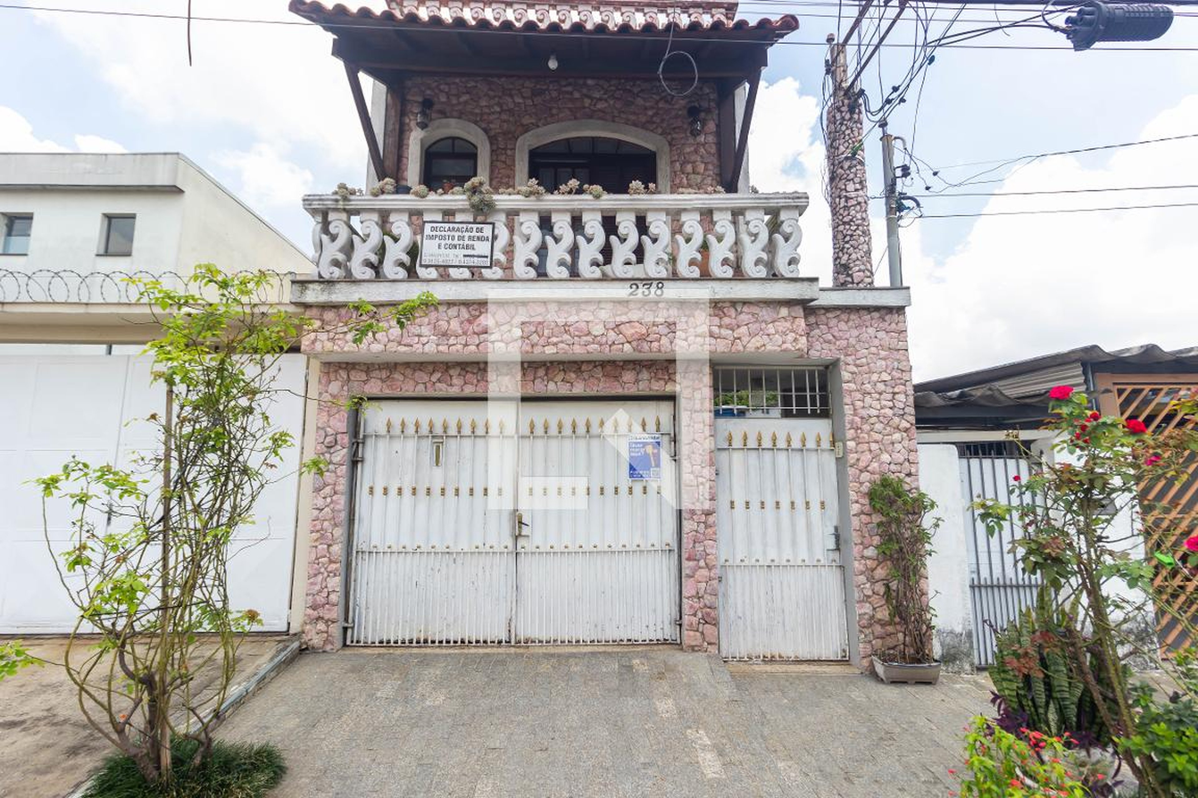 Fachada Condomínio em Rua Coronel Ferreira Leal, 238