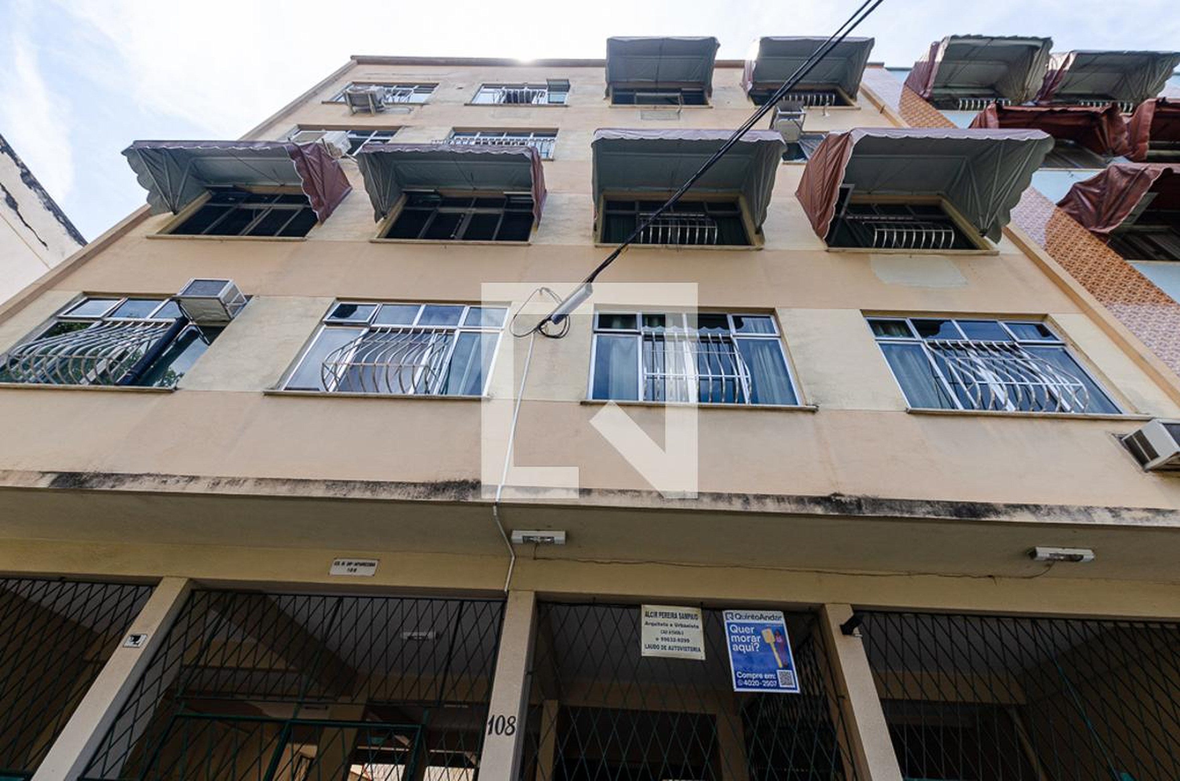 Fachada Condomínio em Rua Nossa Senhora das Mercês, 108