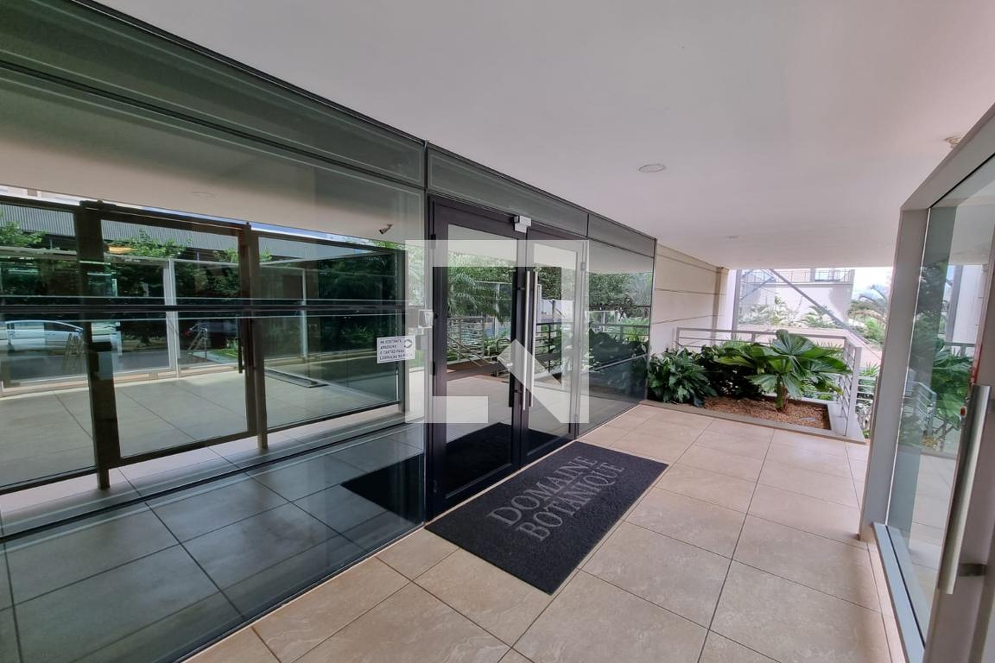 Entrada do Prédio - Domaine Botanique