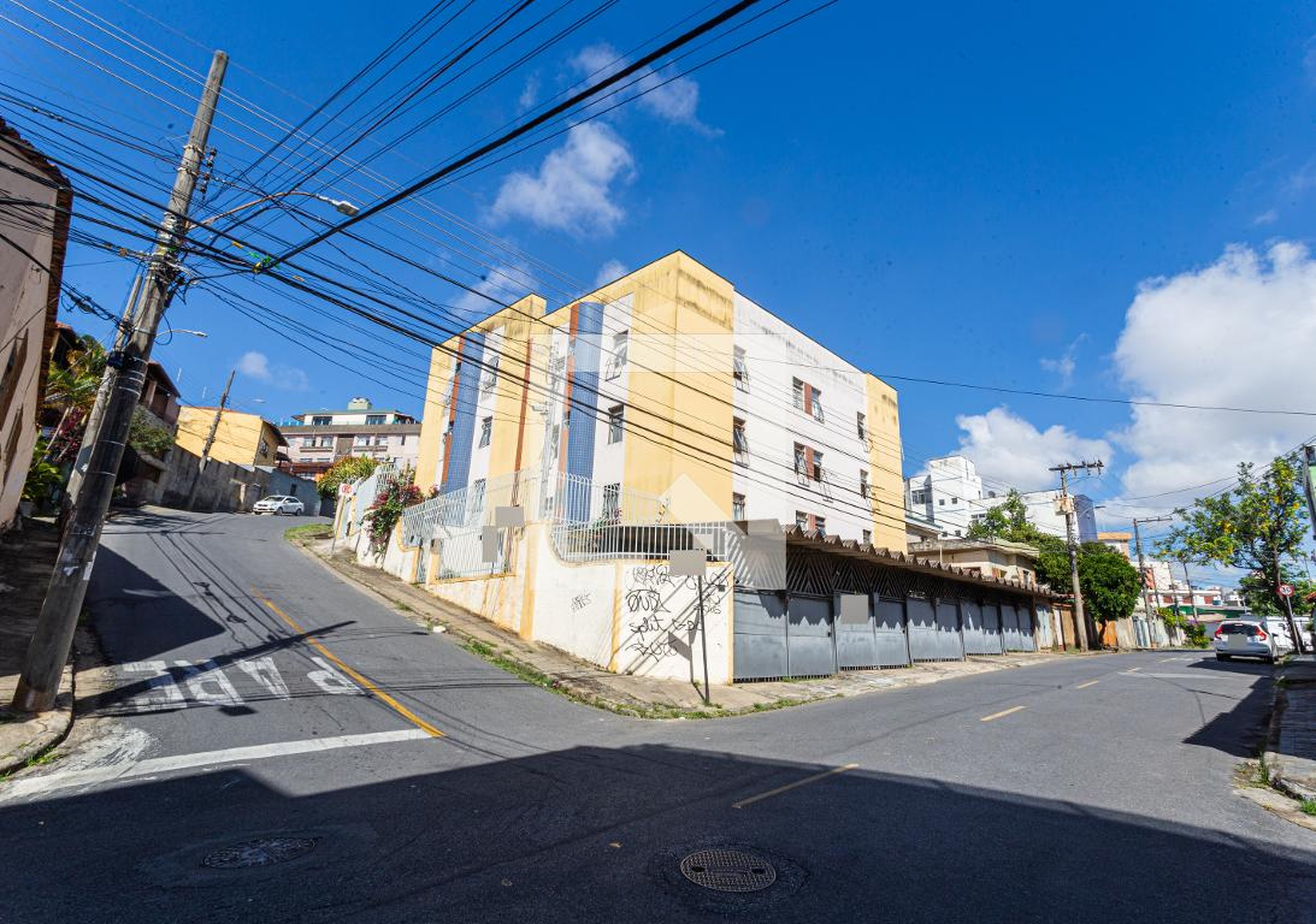 Fachada Condomínio em Rua Conde Ribeiro do Vale, 901
